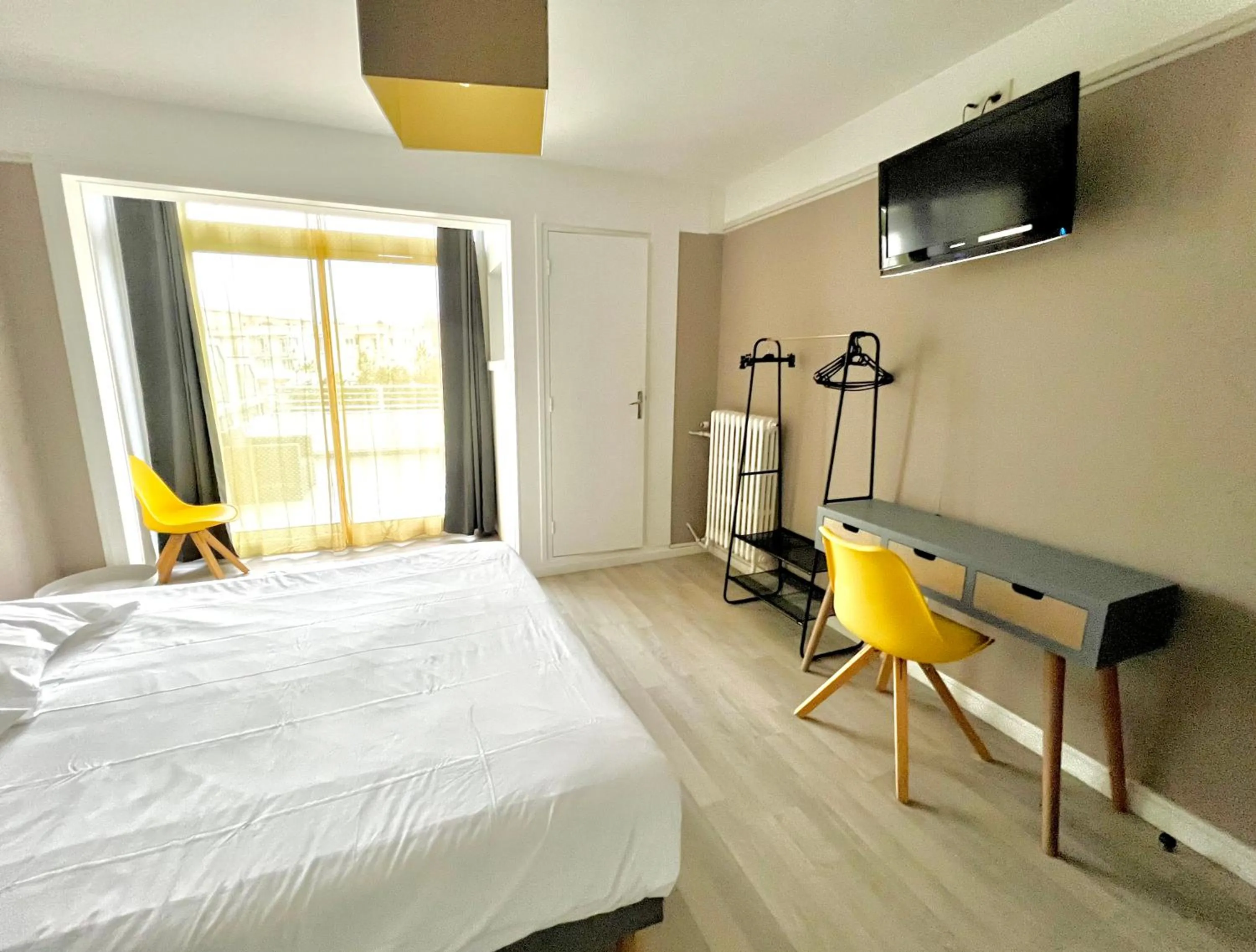 Photo of the whole room, Bed in Hôtel Le Littoral - Berck sur Mer