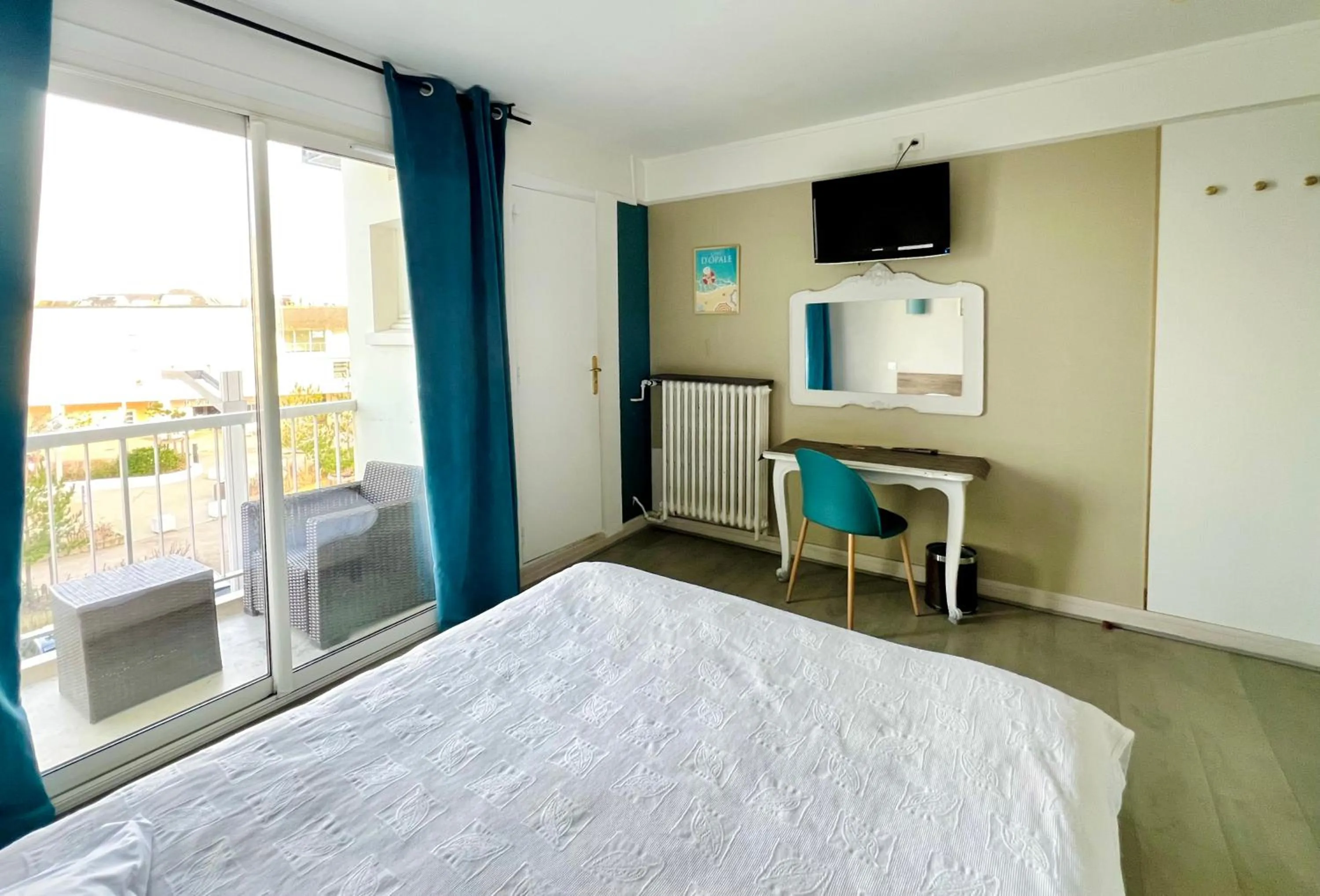 Photo of the whole room, Bed in Hôtel Le Littoral - Berck sur Mer