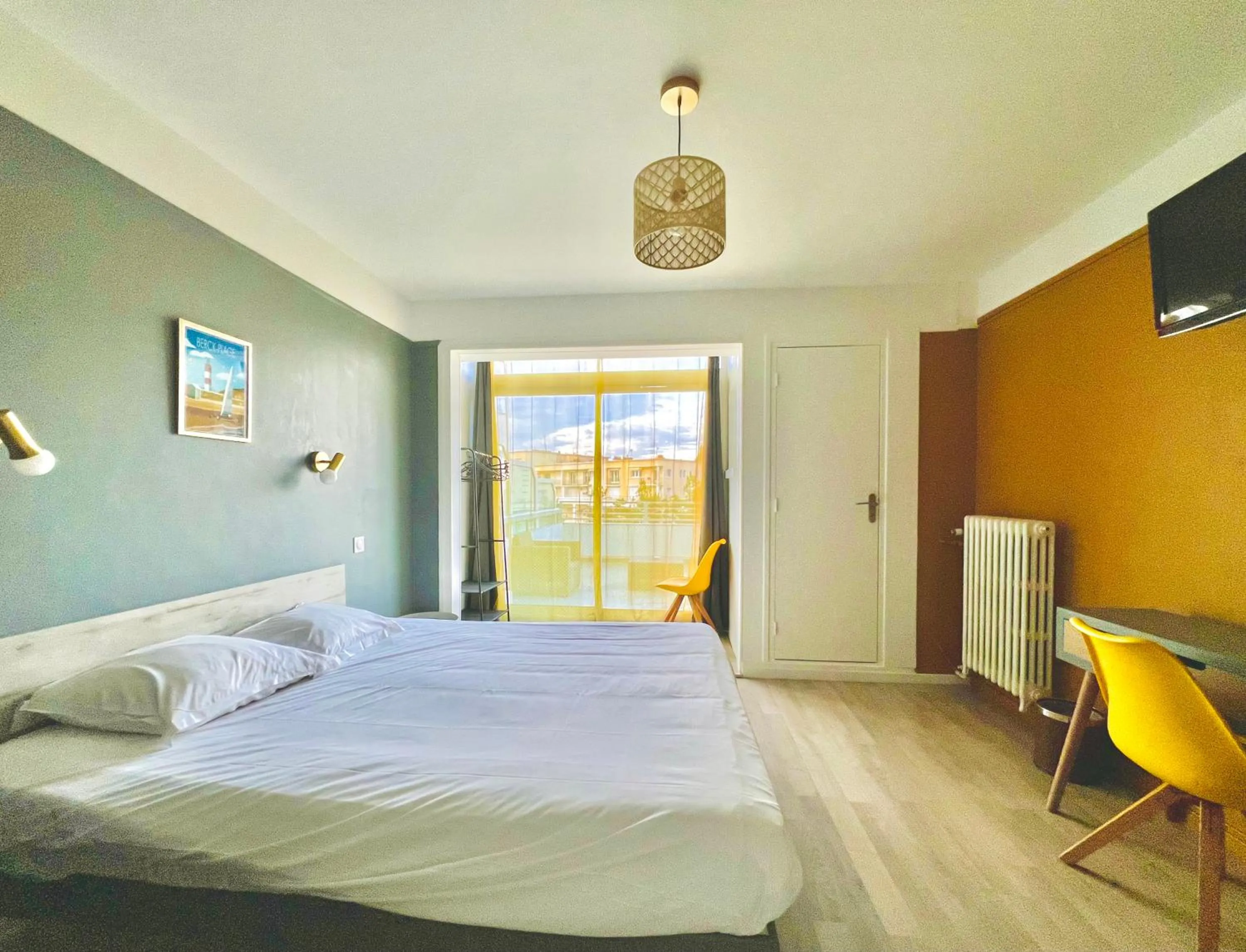 Photo of the whole room, Bed in Hôtel Le Littoral - Berck sur Mer