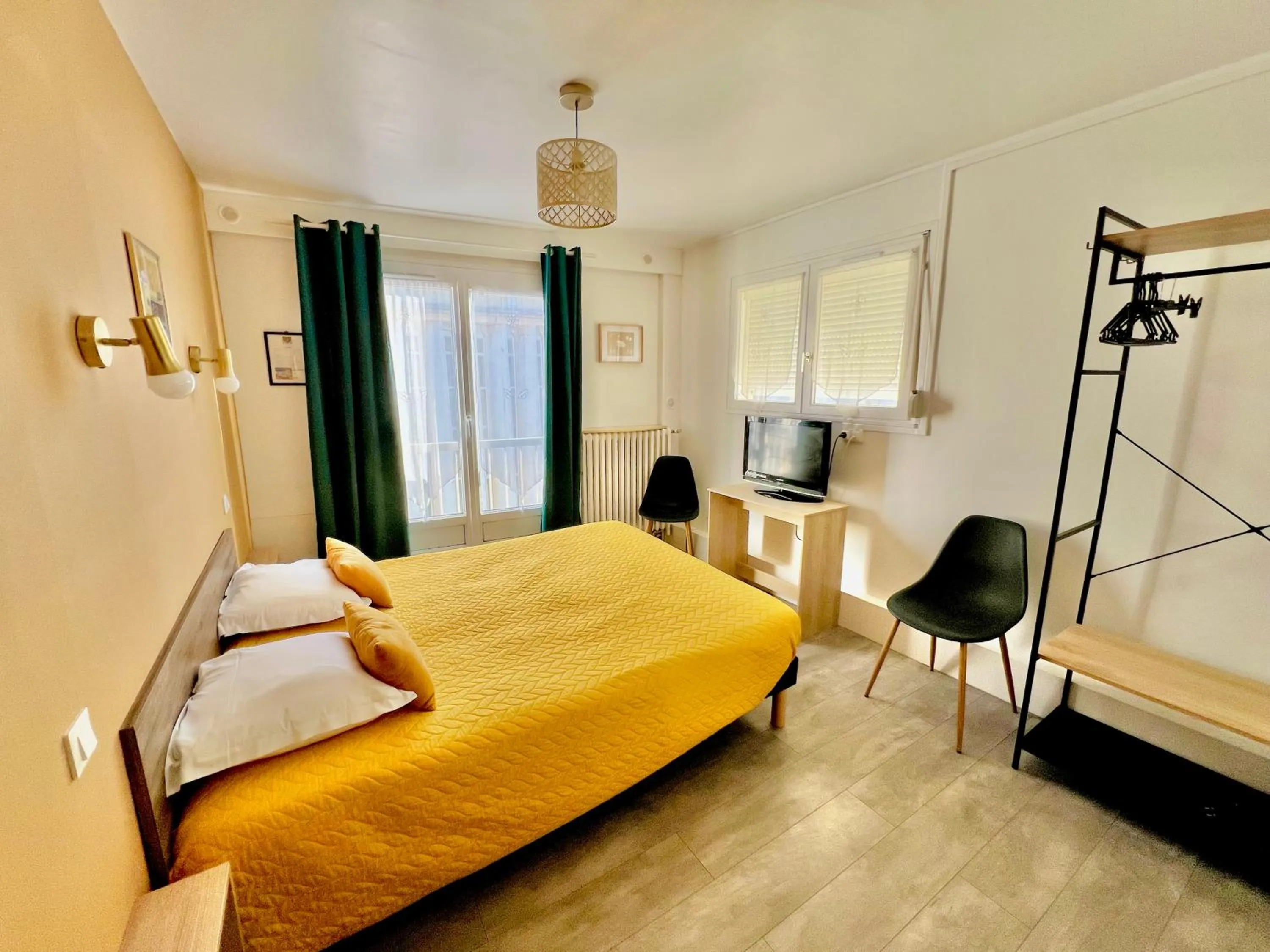 Photo of the whole room, Bed in Hôtel Le Littoral - Berck sur Mer