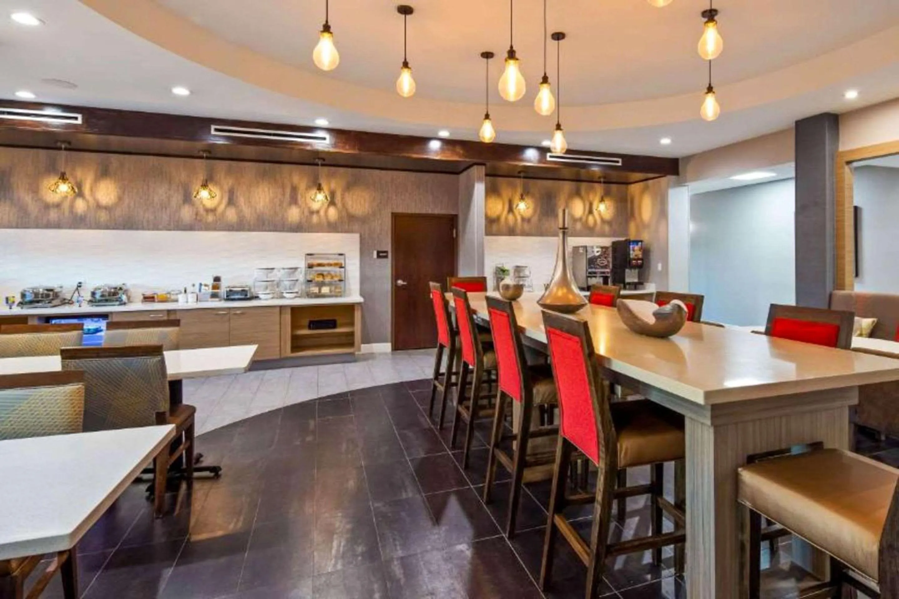 Breakfast in Comfort Inn & Suites Houston I-45 North - IAH