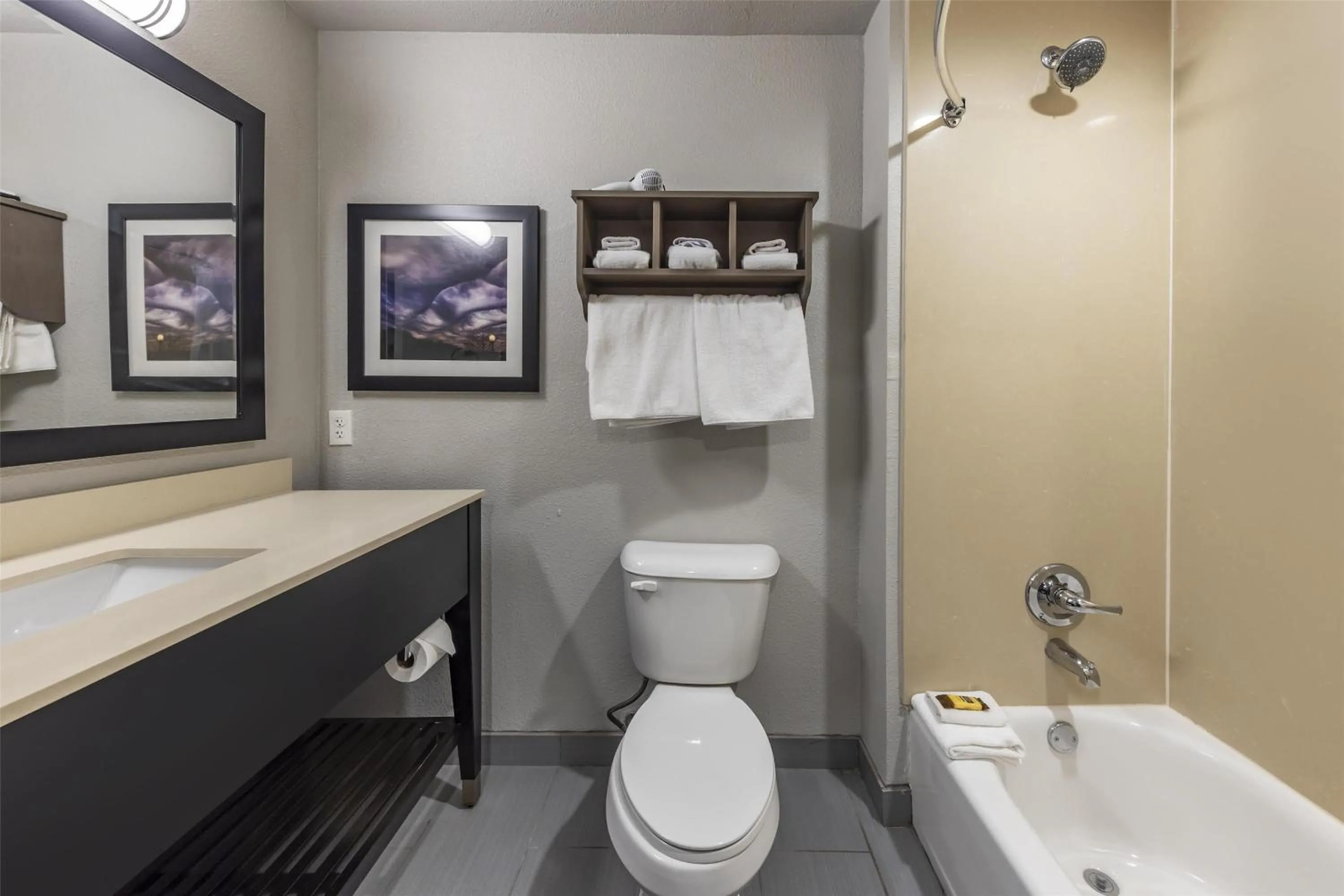 Bathroom in Best Western Plus Pauls Valley