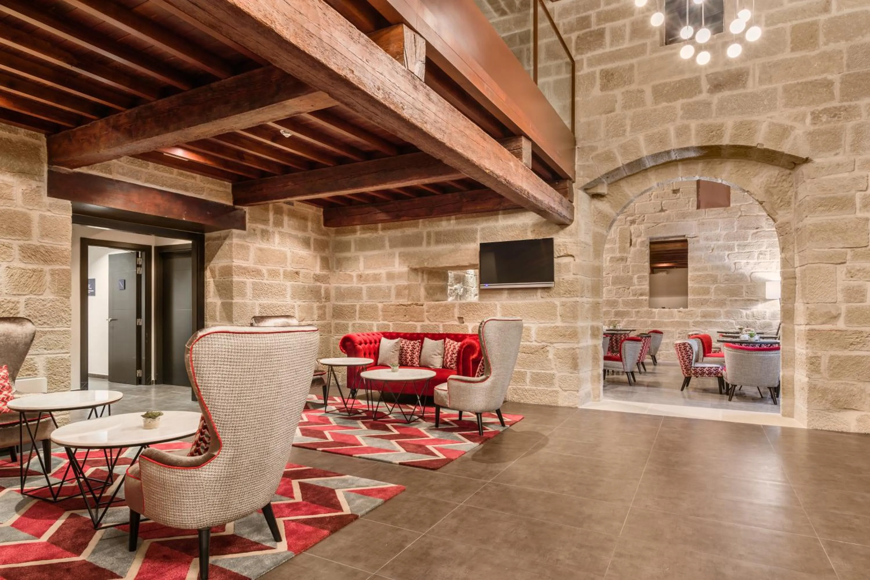 Communal lounge/ TV room in Eurostars Fuerte Ruavieja