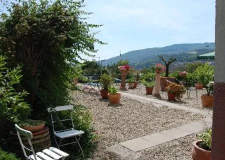 Garden in Wohnen im Burghotel