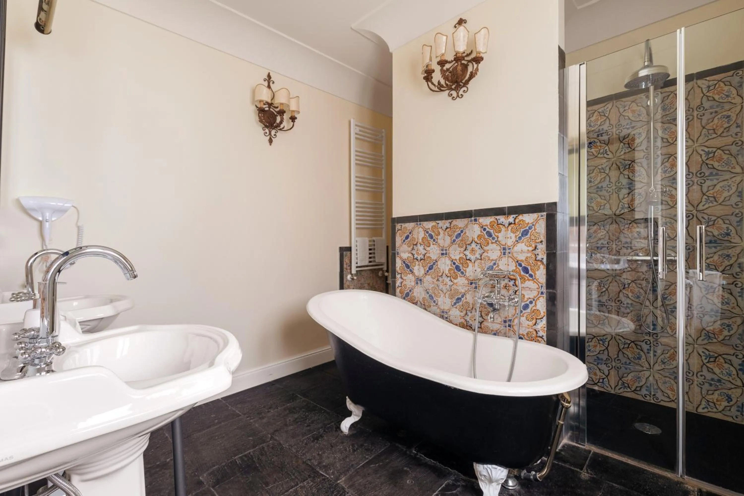 Bathroom in San Carlo Suites