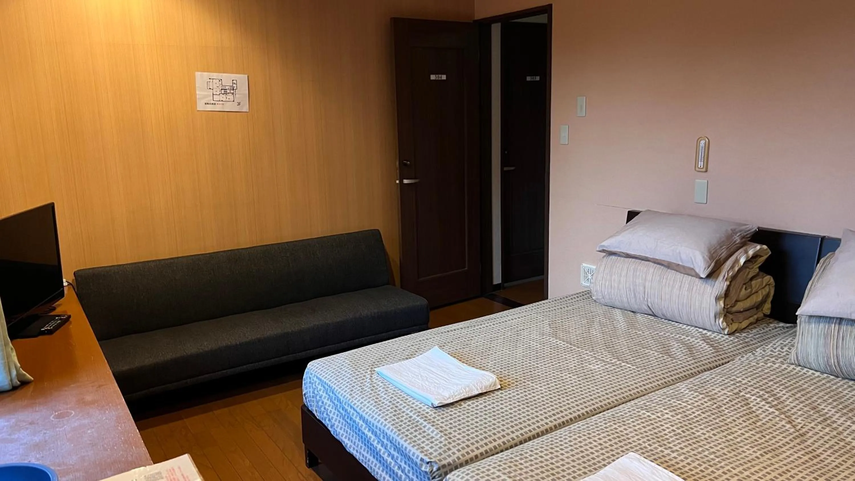 Bed in Atami Onsen Guest House Megumi 5 minutes walk from Atami Station