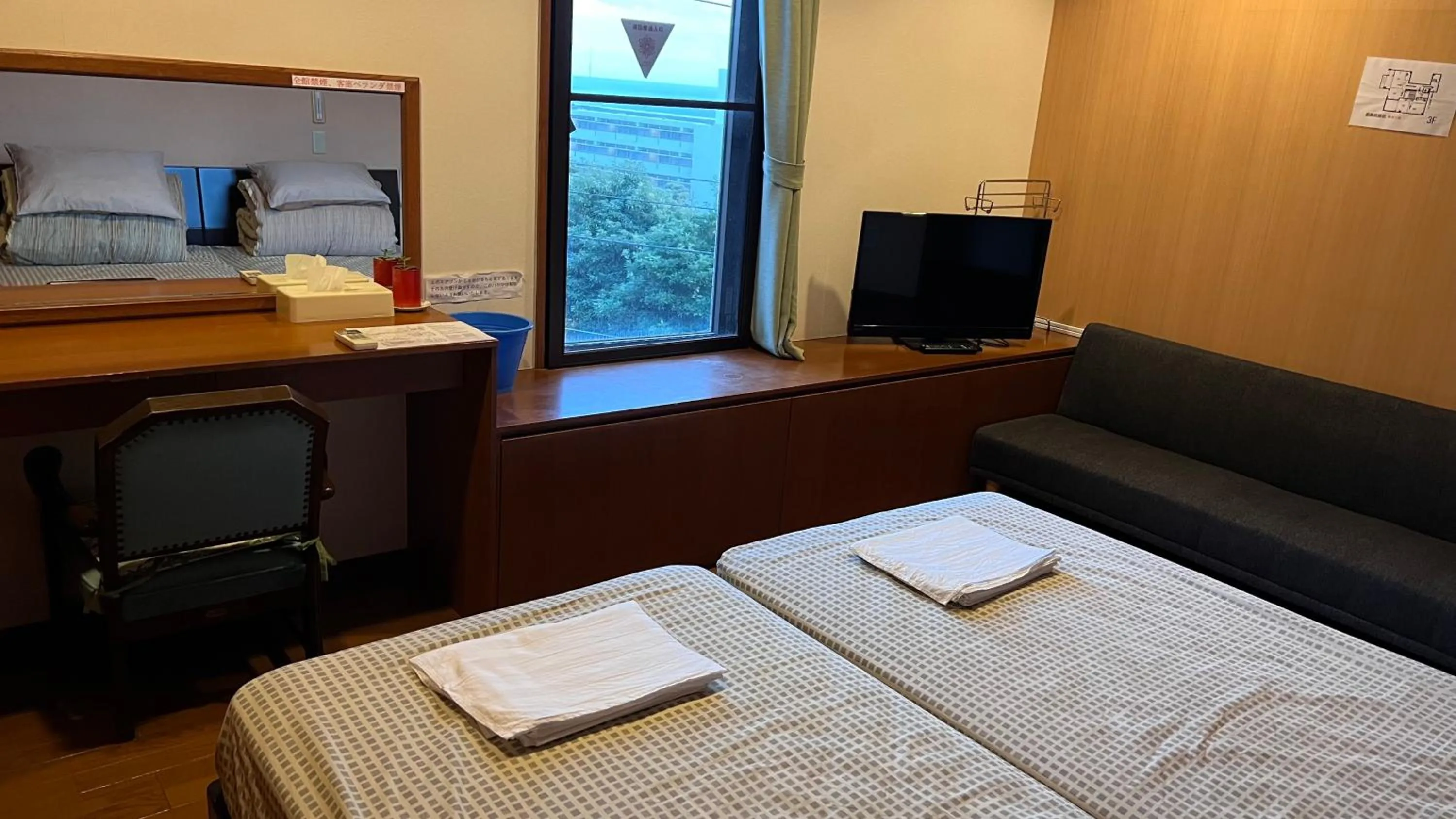 Bed in Atami Onsen Guest House Megumi 5 minutes walk from Atami Station