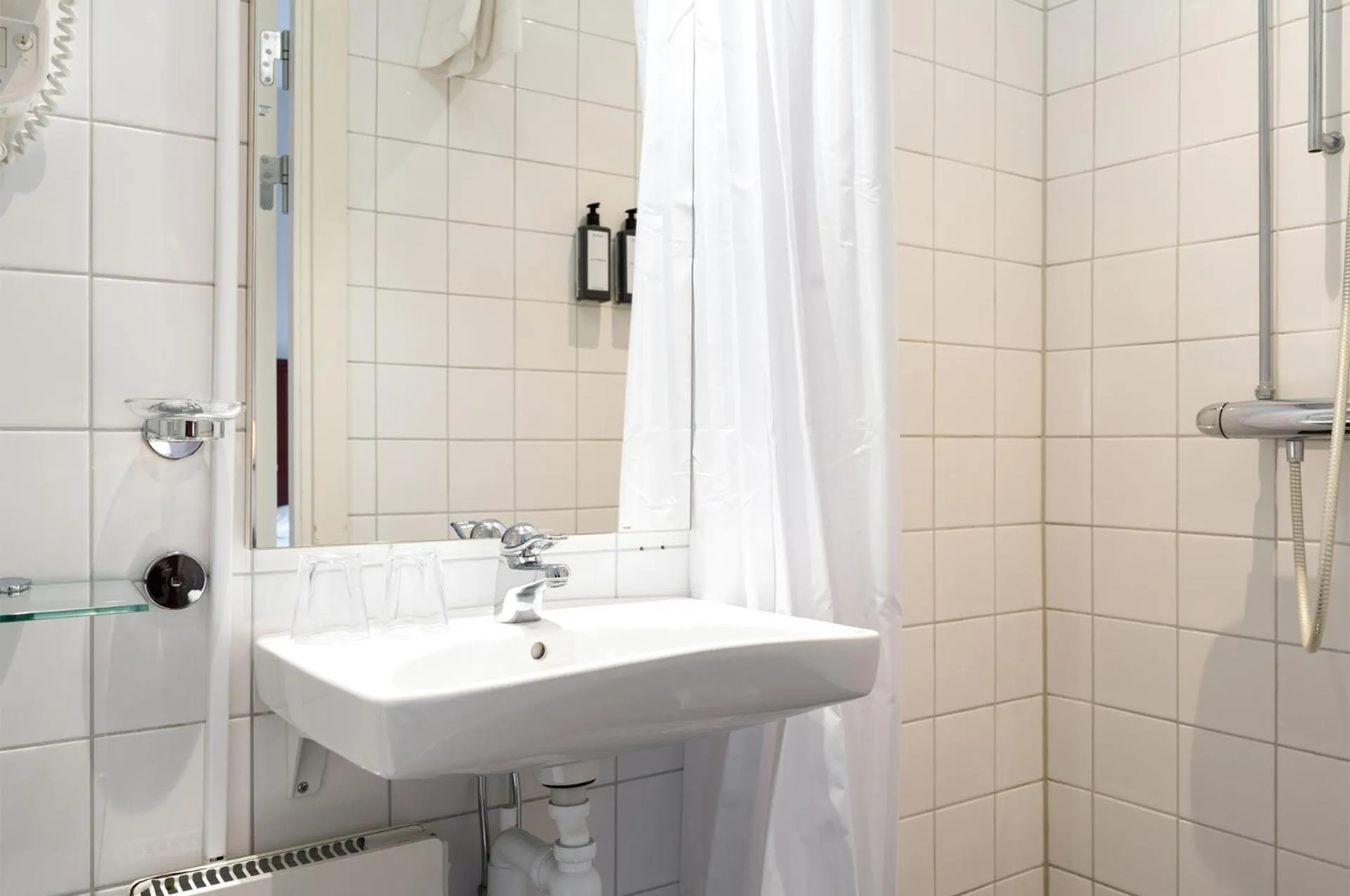 Bathroom in Hotel Bishops Arms Kristianstad