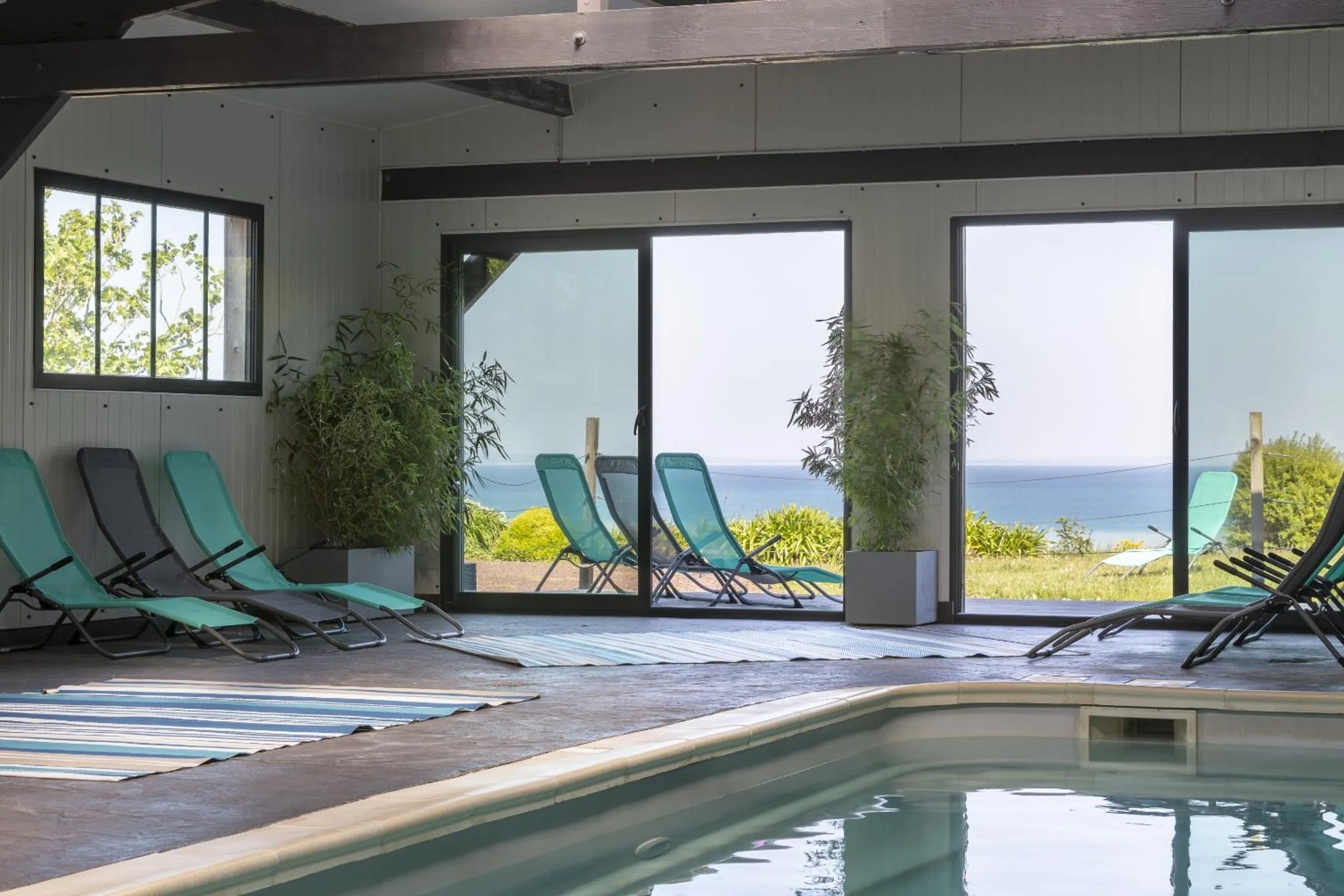 Deluxe Family Room in La Metairie du Vauhariot - Chambres de Charme Vue Mer - Piscine Intérieure Chauffée