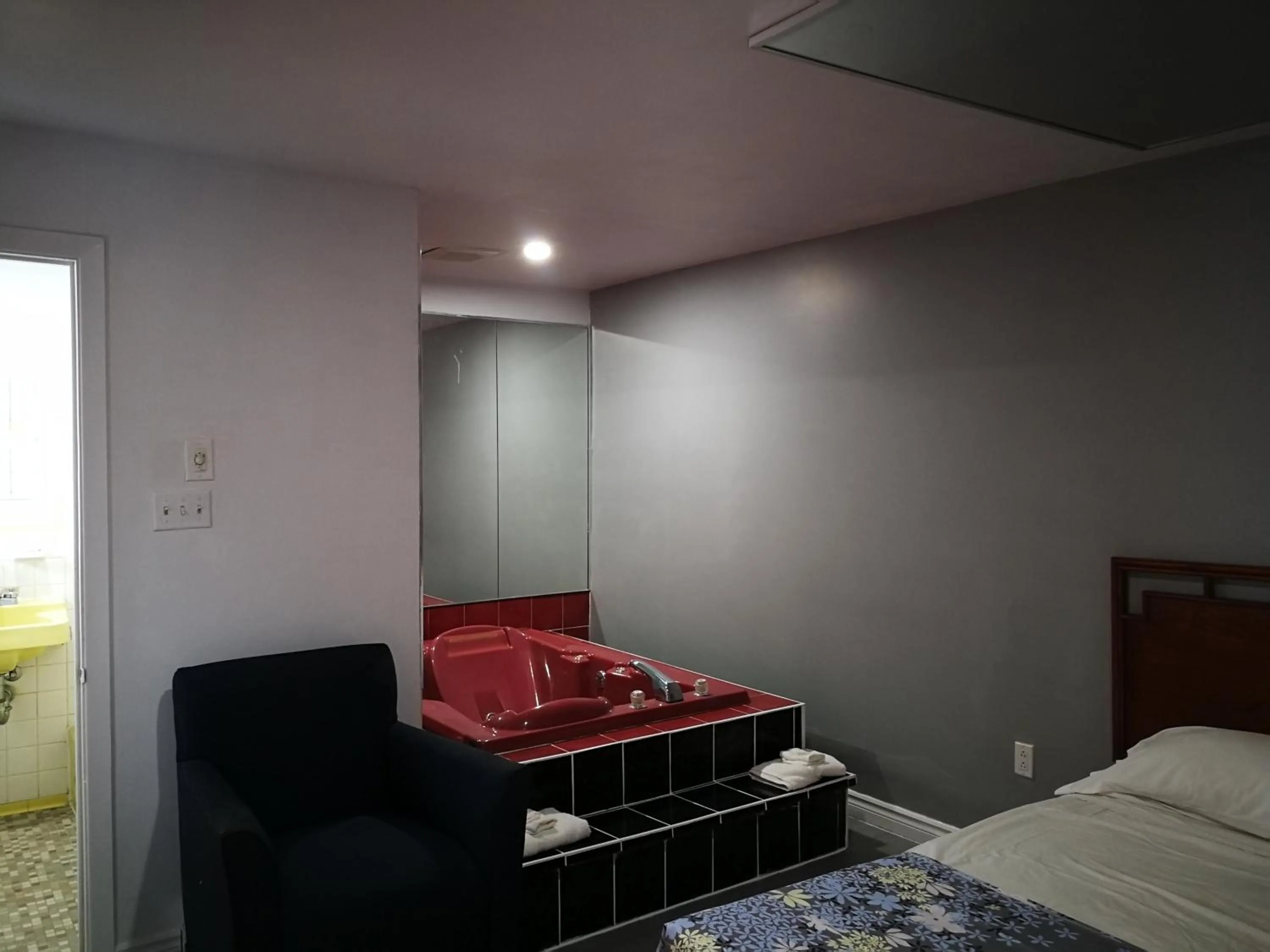 Bed in Motel Chez Nous