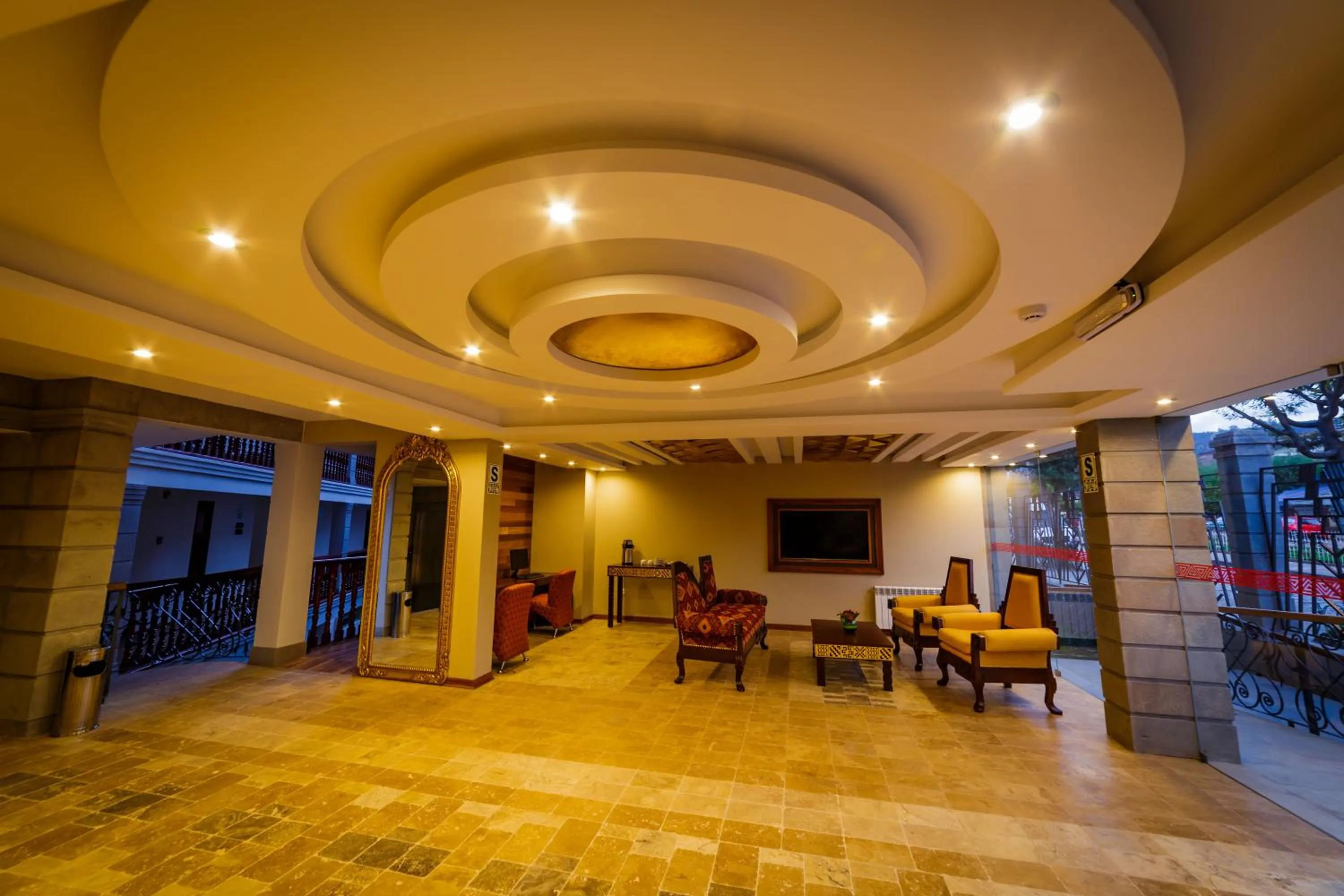 Communal lounge/ TV room in Yawar Inka Hotel