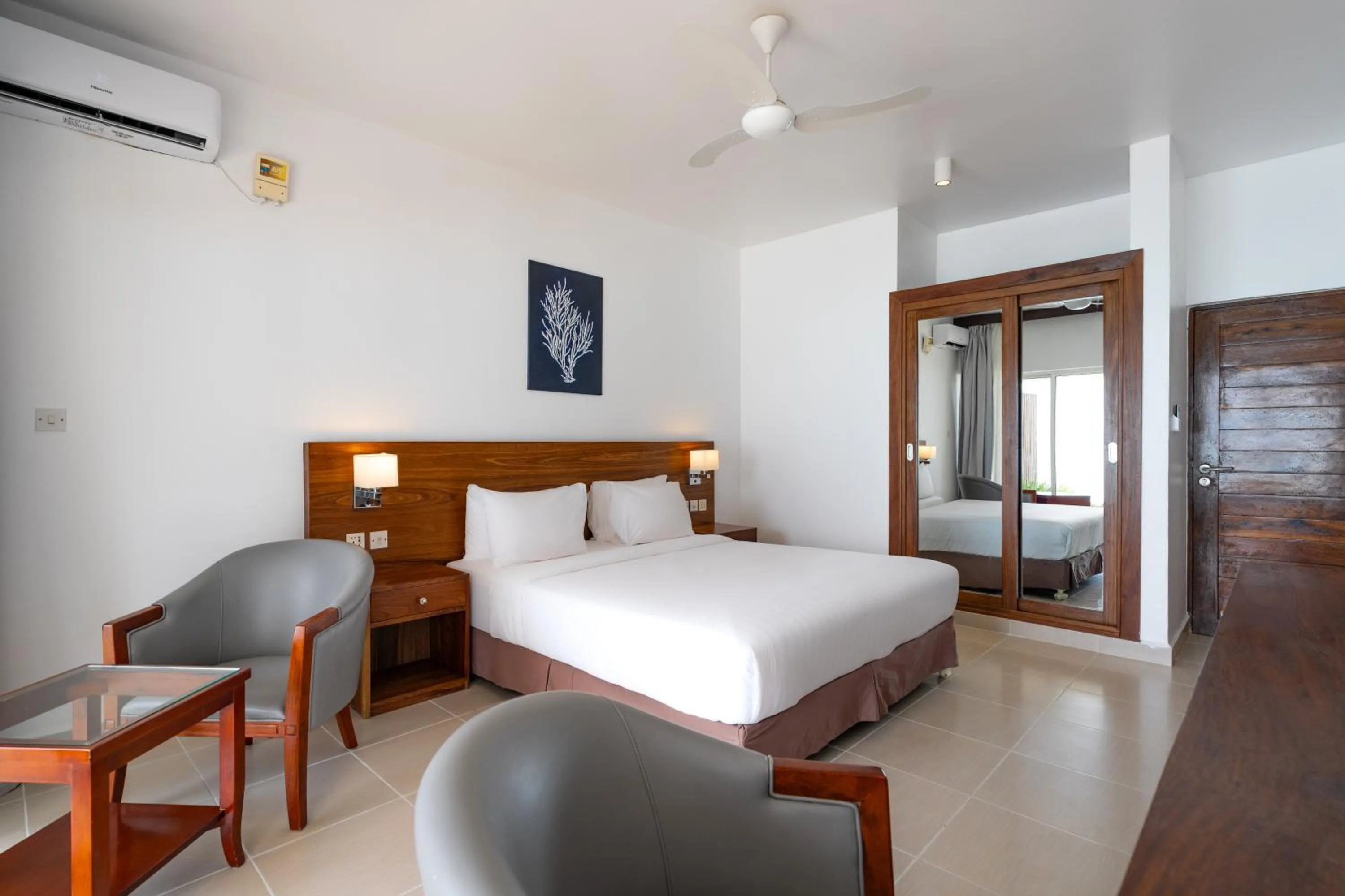 Bedroom, Bed in Nungwi Dreams by Mantis