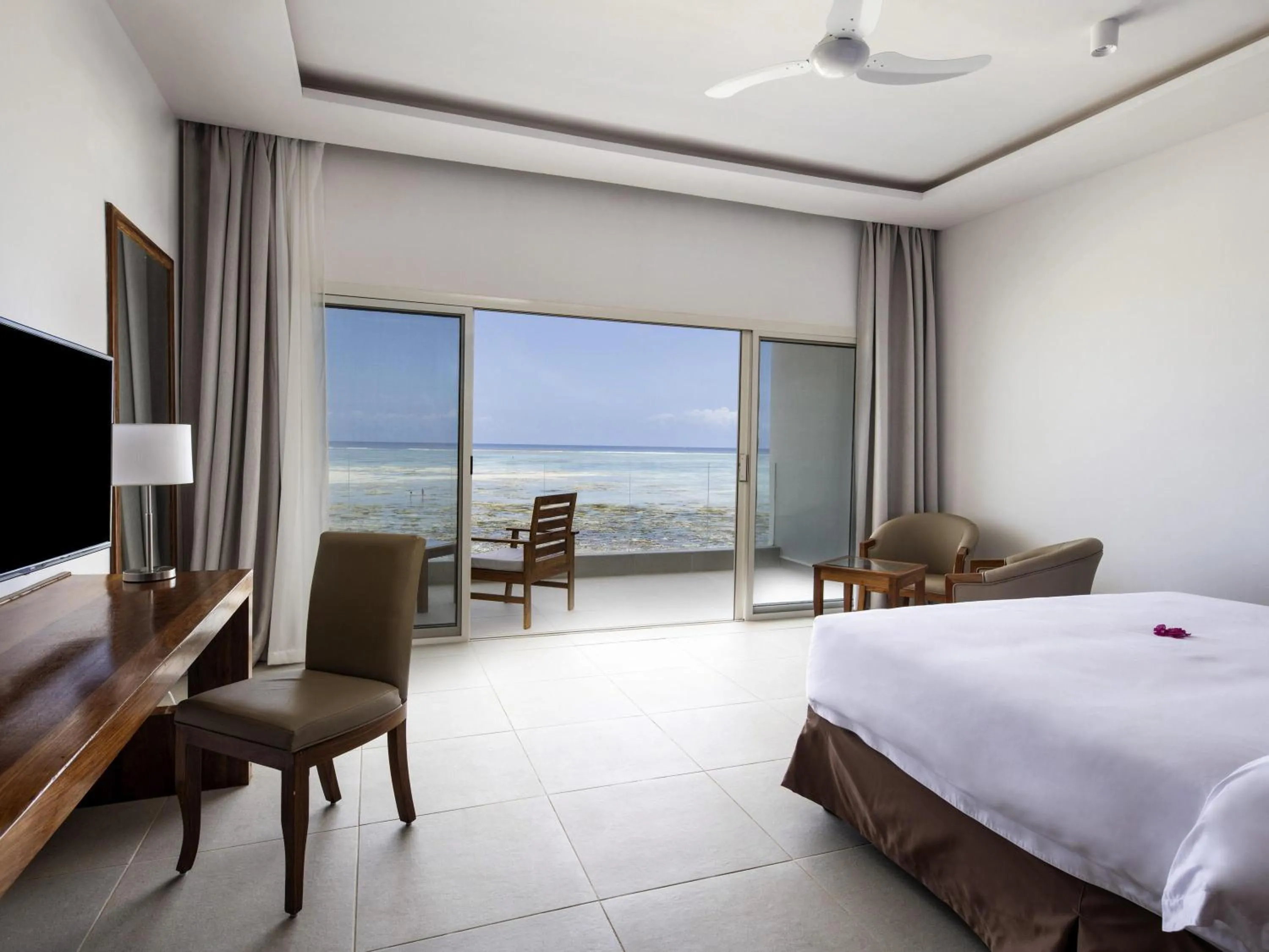 Bedroom, Bed in Nungwi Dreams by Mantis