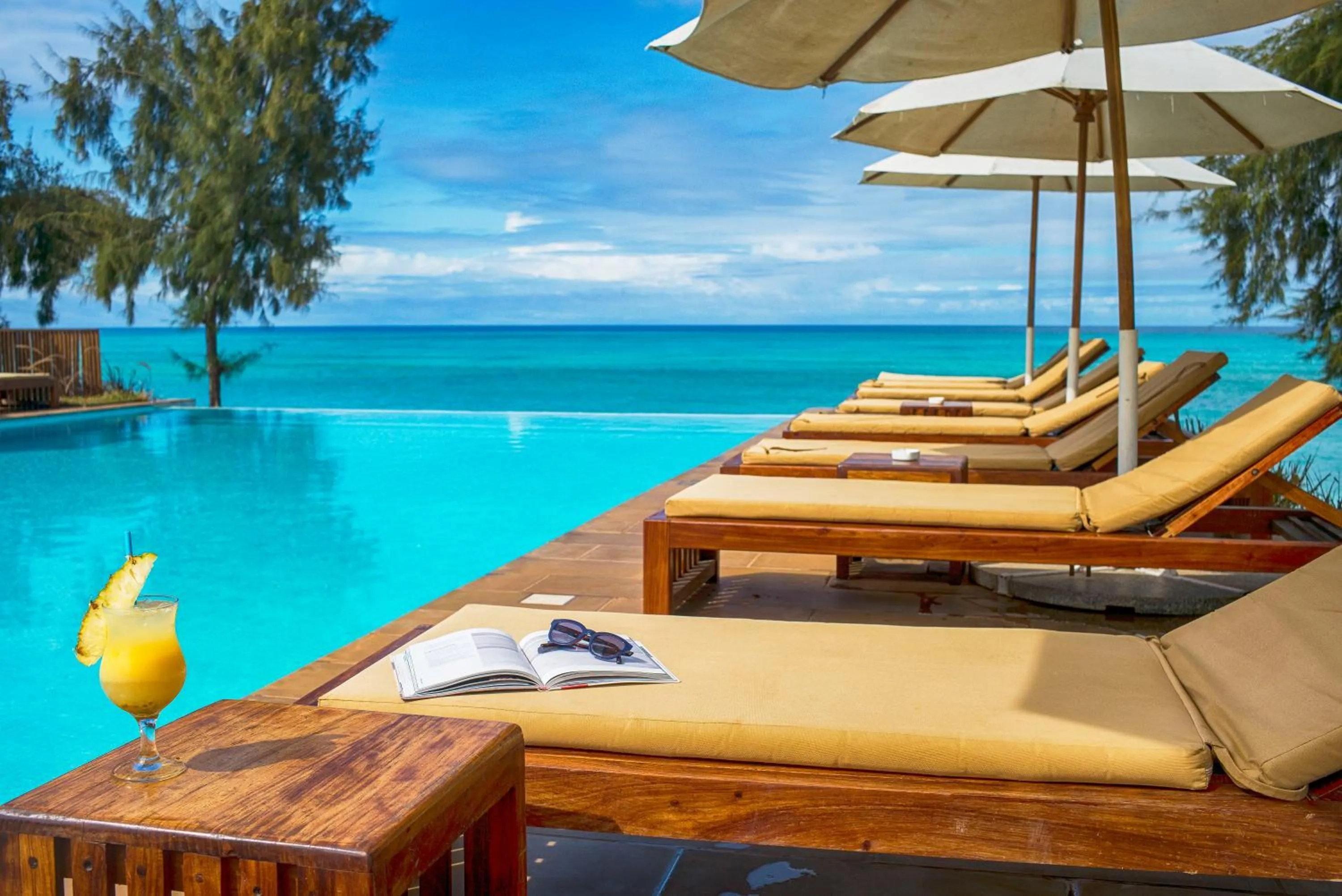 Swimming pool in Nungwi Dreams by Mantis