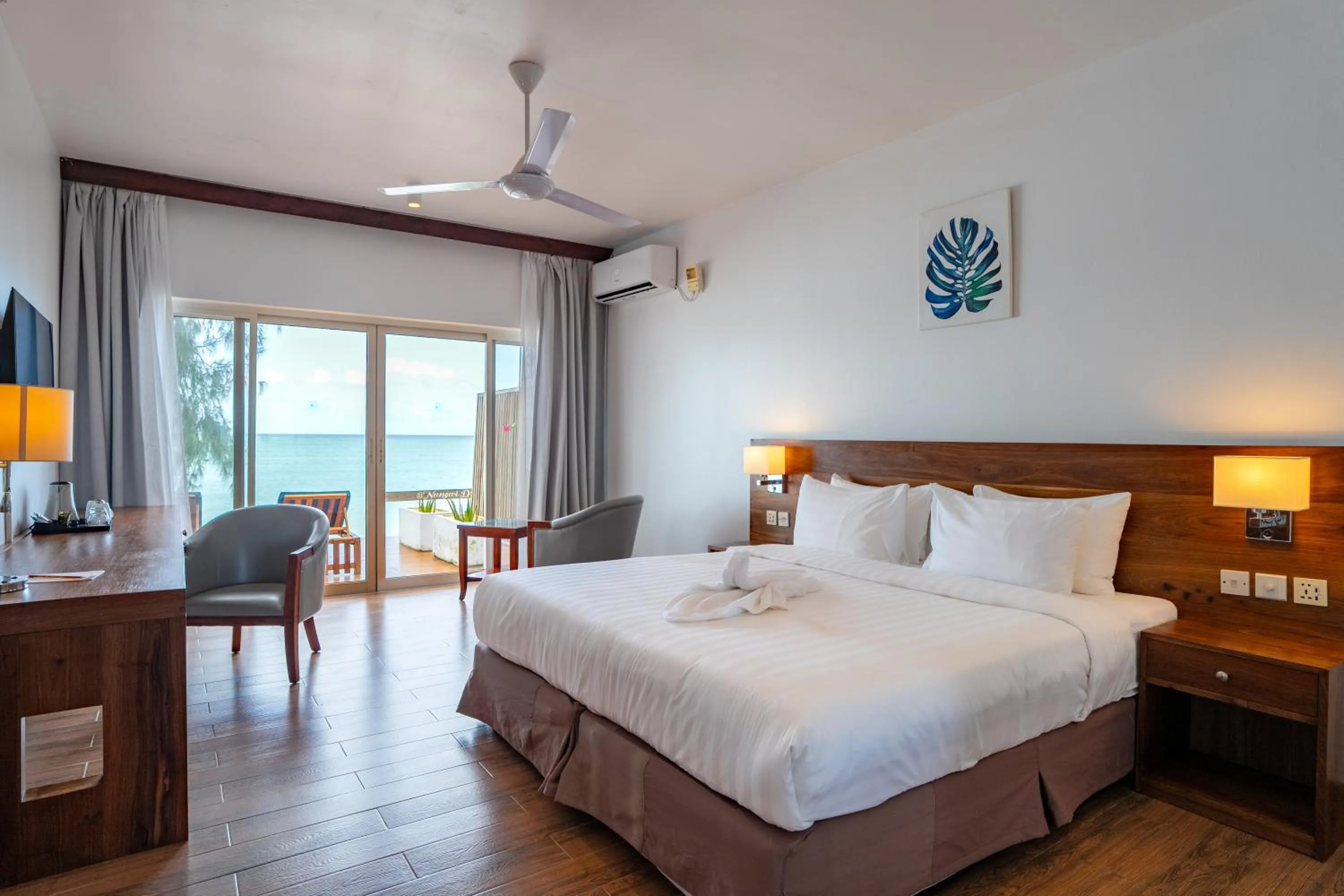 Sea view, Bed in Nungwi Dreams by Mantis