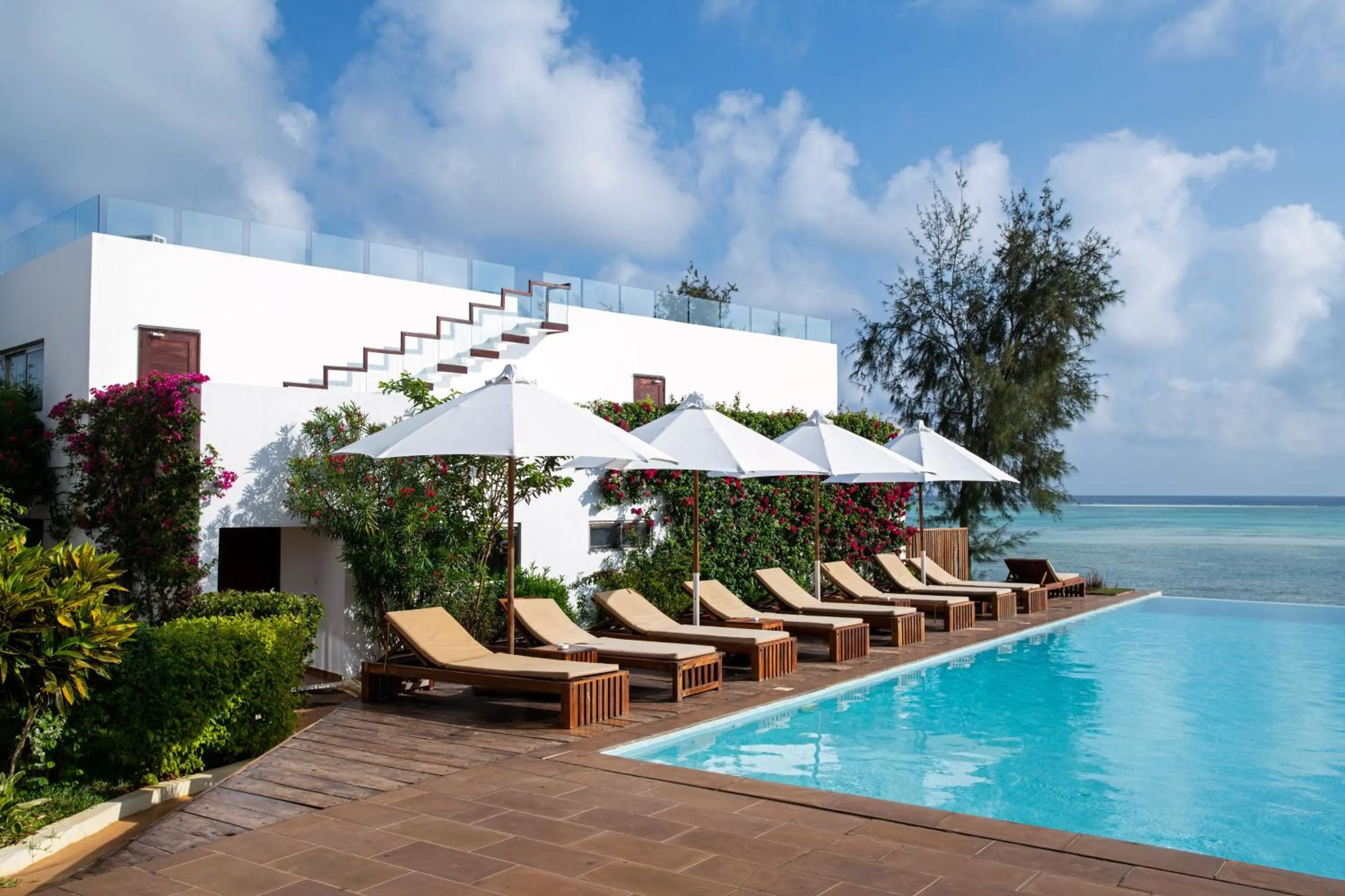 Swimming pool in Nungwi Dreams by Mantis