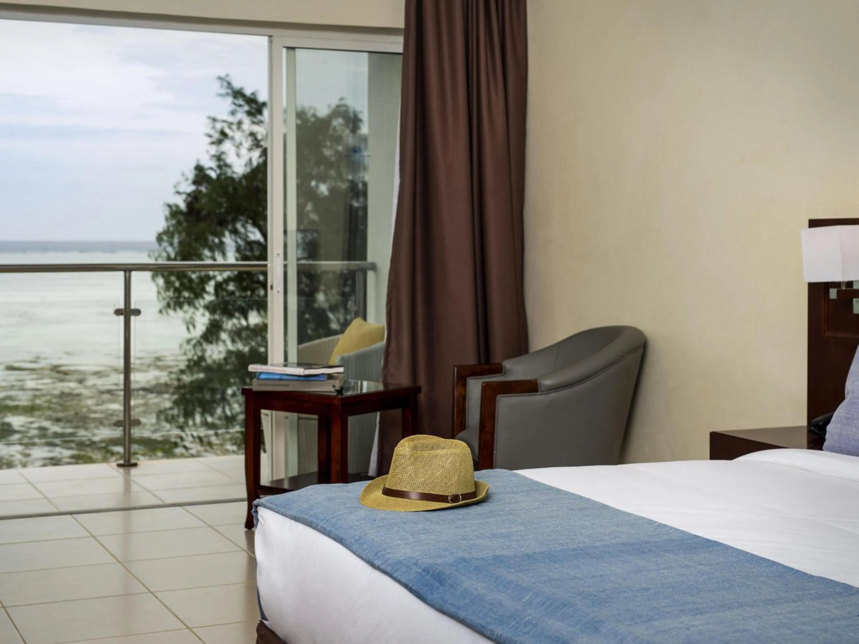 Bedroom, Bed in Nungwi Dreams by Mantis