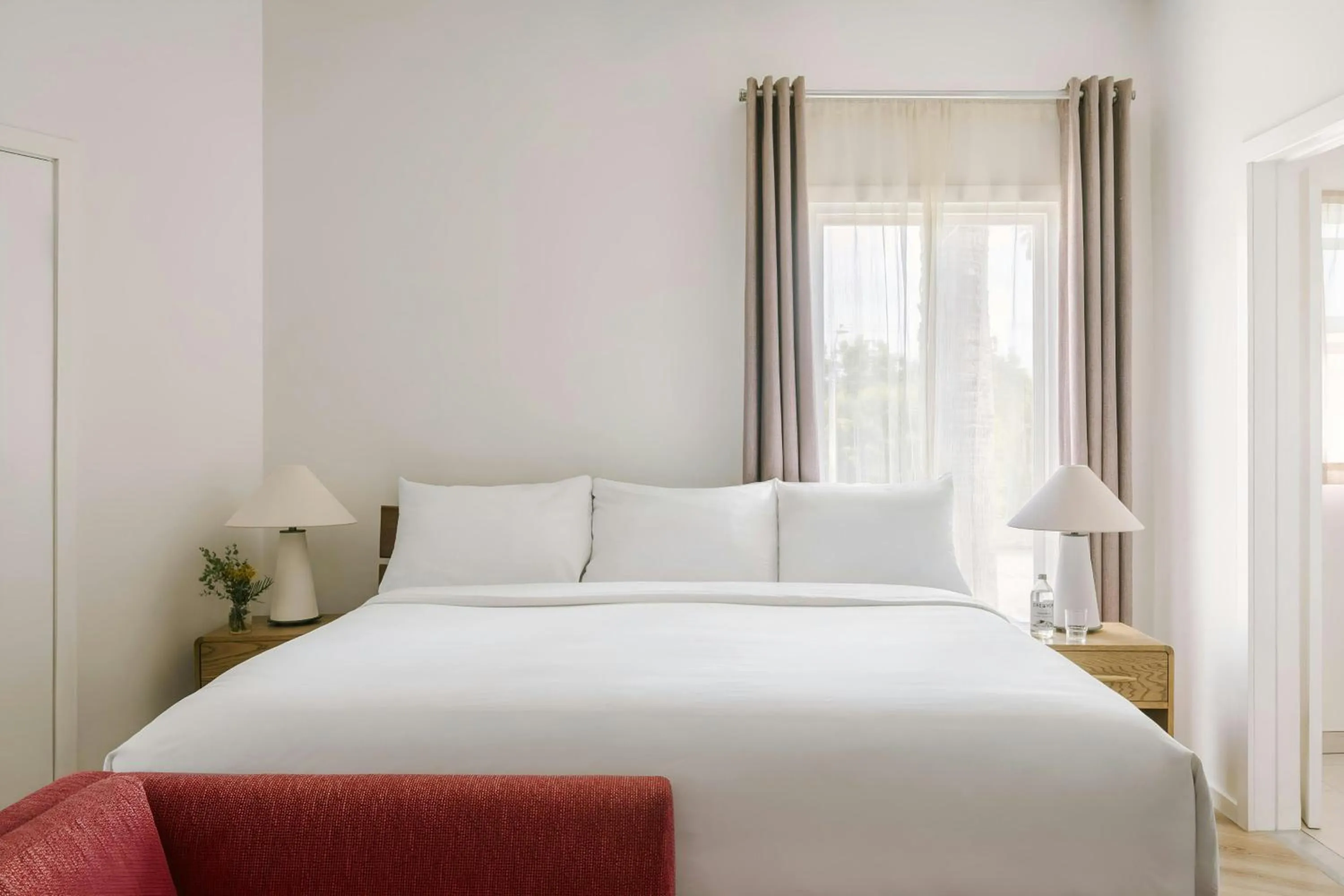 Bedroom, Bed in Beverly Terrace Hotel Beverly Hills, Sonder by Marriott Bonvoy