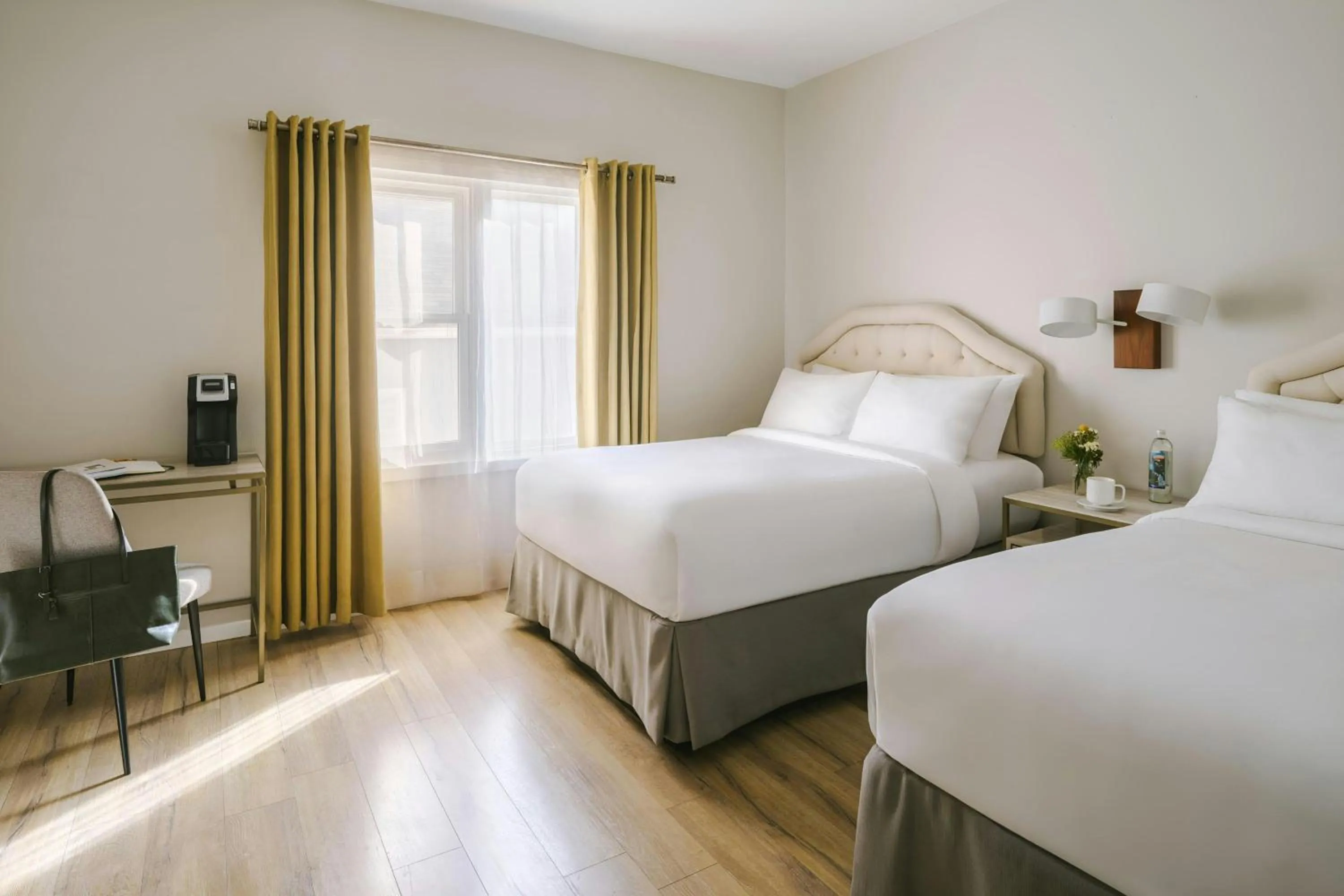 Bedroom, Bed in Beverly Terrace Hotel Beverly Hills, Sonder by Marriott Bonvoy