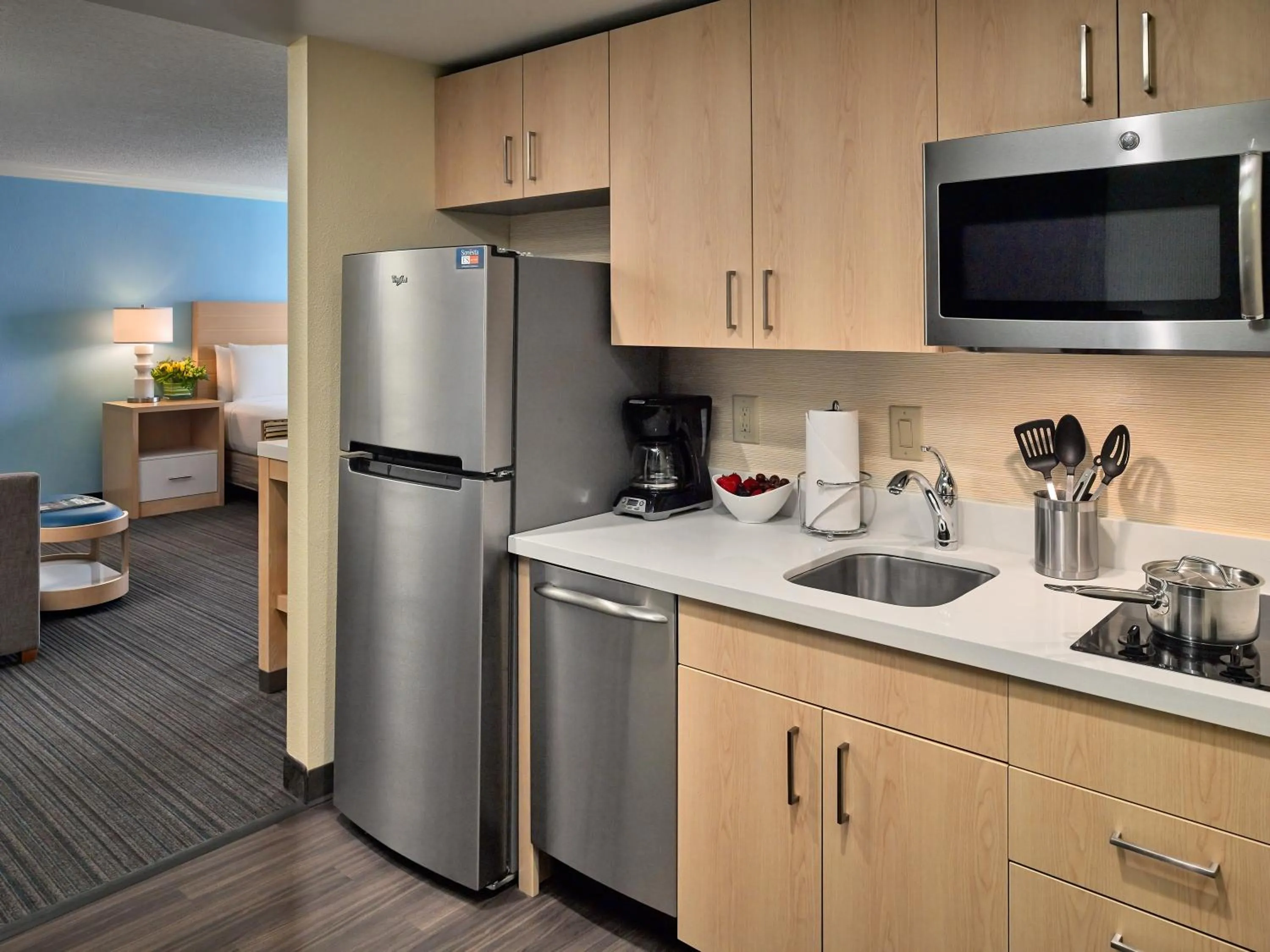 Kitchen or kitchenette in Sonesta ES Suites Gwinnett Place Atlanta