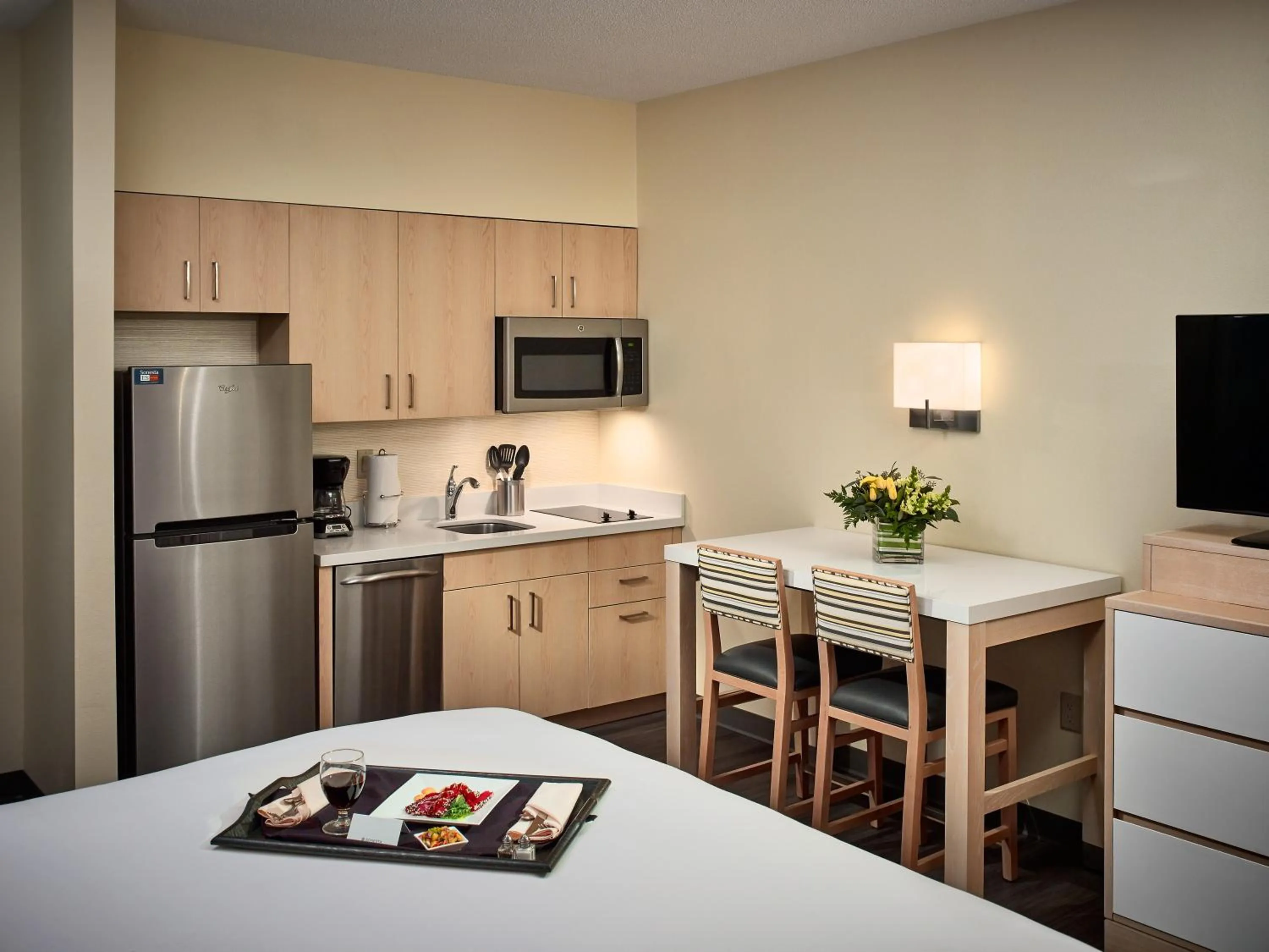 Kitchen or kitchenette in Sonesta ES Suites Gwinnett Place Atlanta