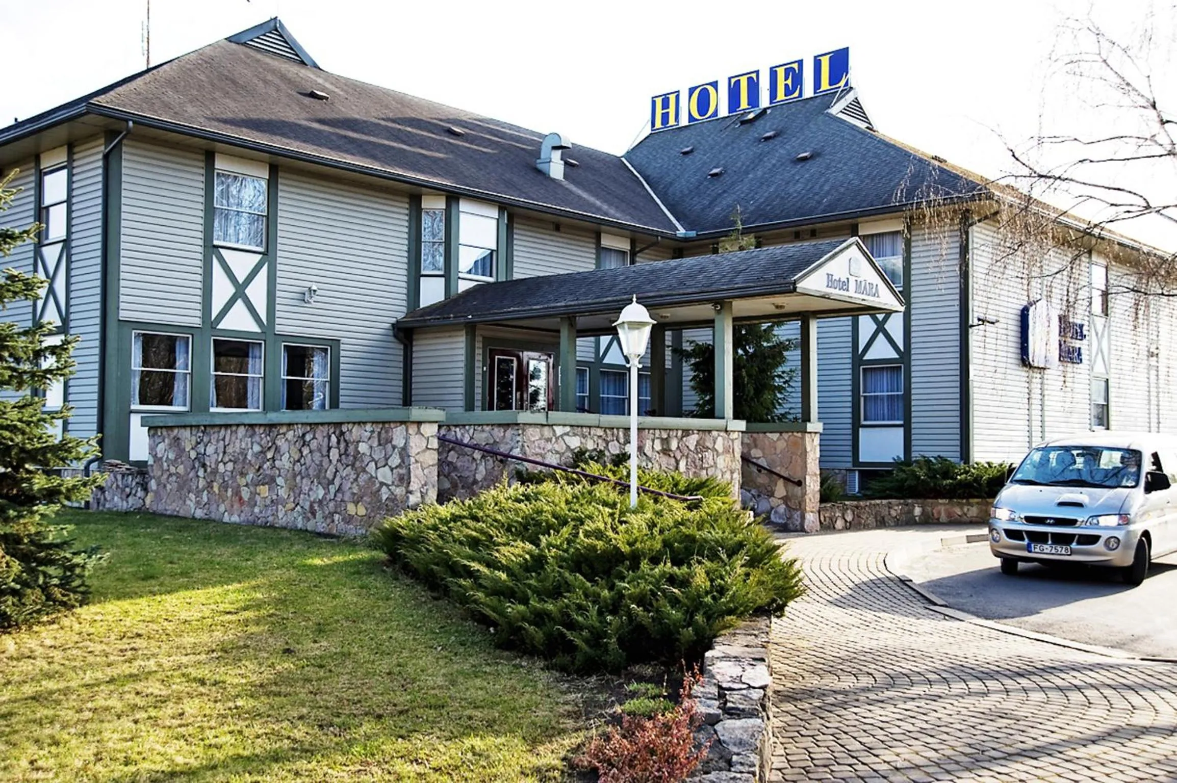 Facade/entrance in Airport Hotel Mara