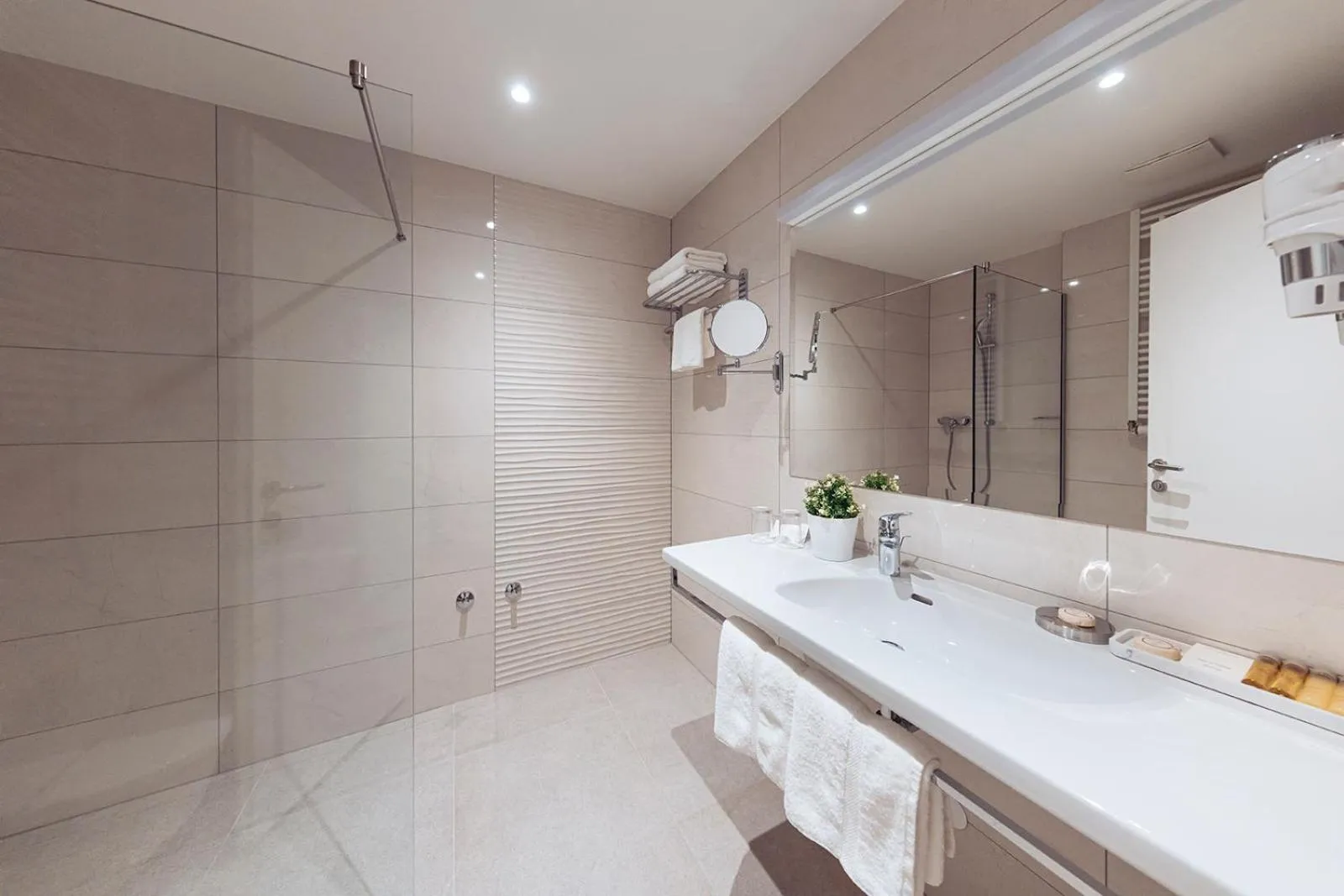 Bathroom in Antunović Hotel East