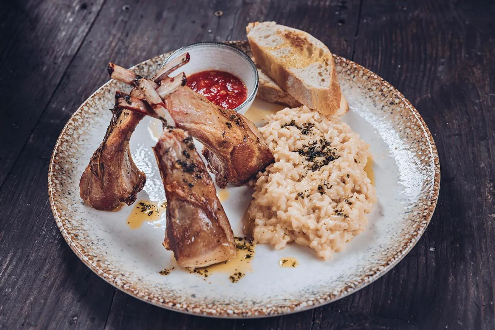 Food and drinks in Antunović Hotel East