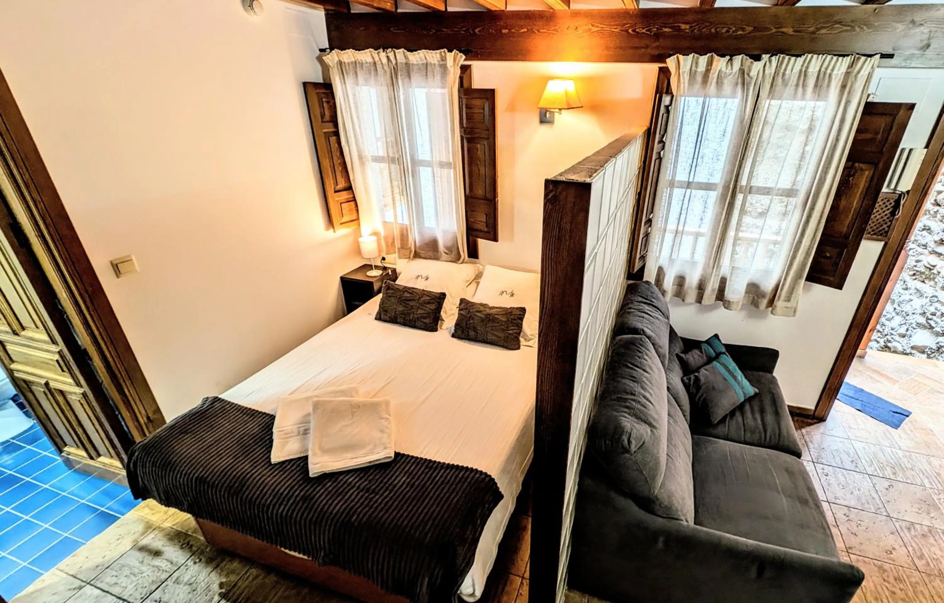 Photo of the whole room, Bed in Apartamentos Alhambra