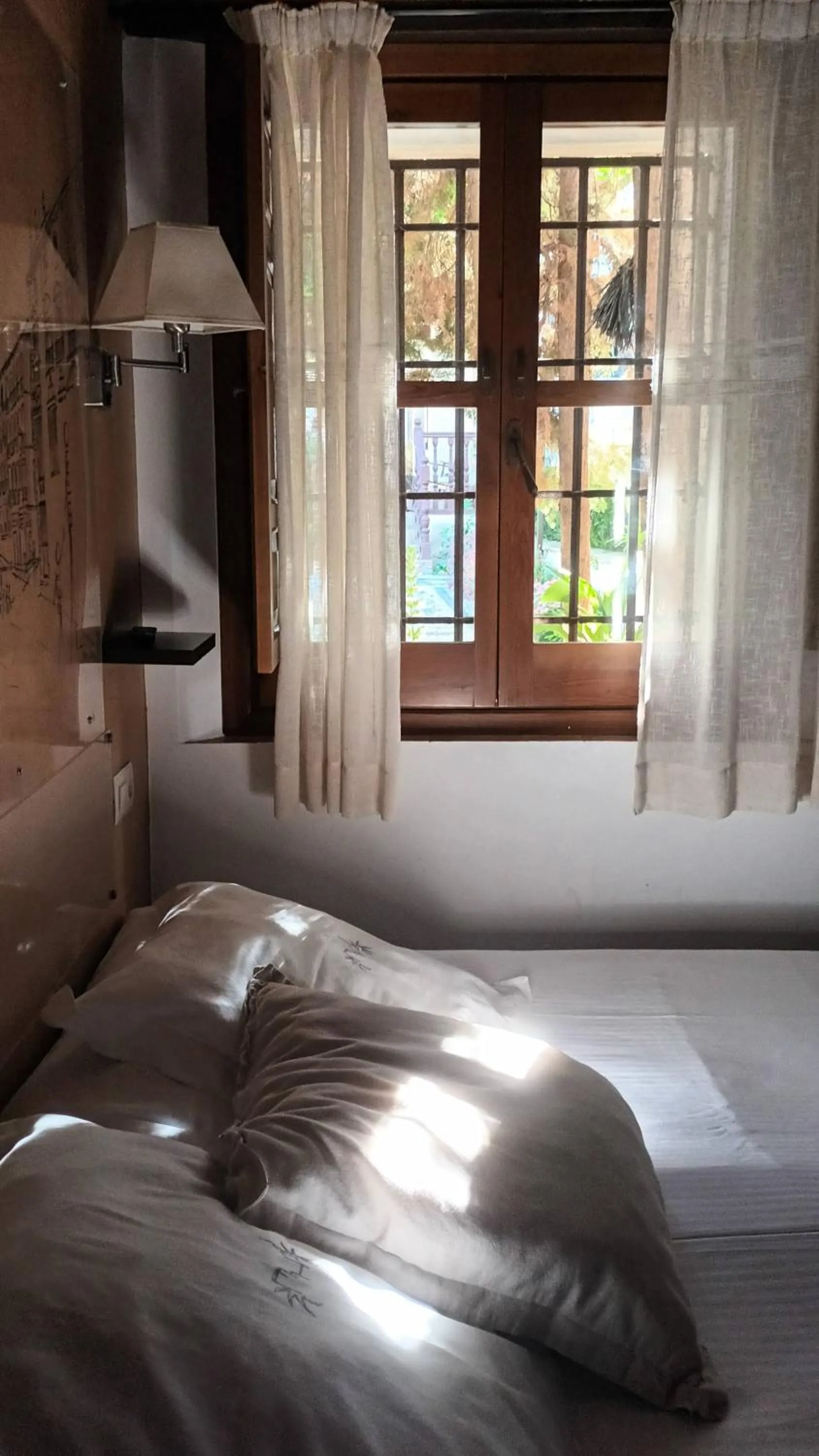 Bed in Apartamentos Alhambra