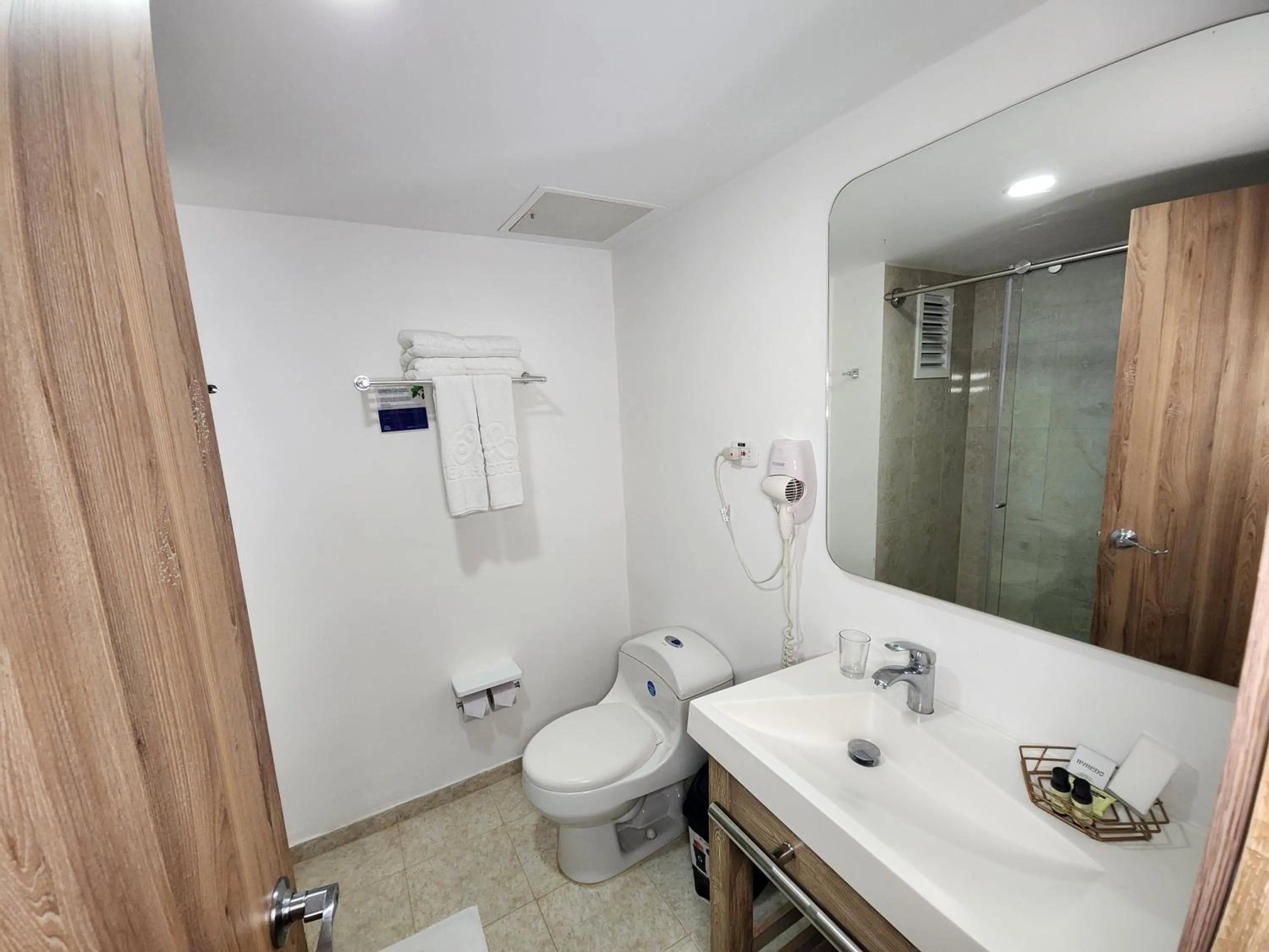 Bathroom in Hotel Cartagena Plaza