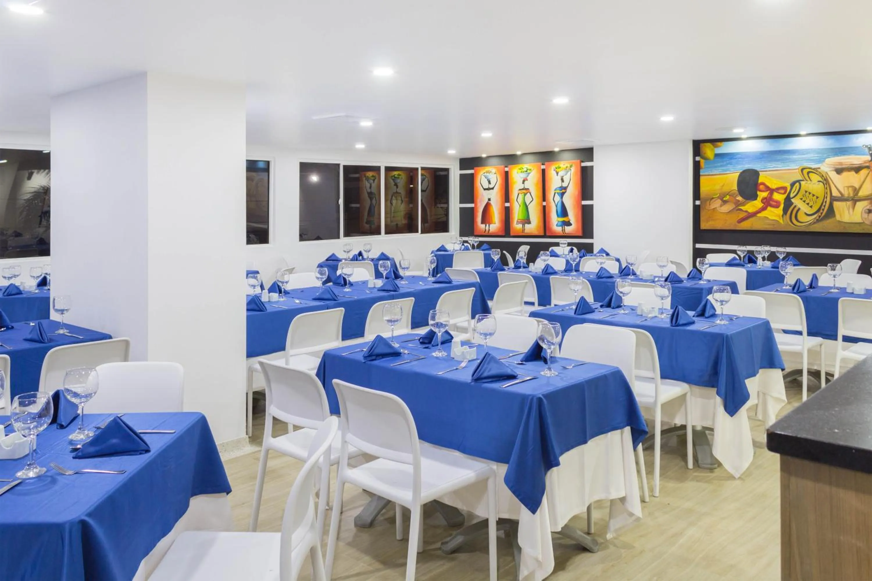Restaurant/places to eat in Hotel Cartagena Plaza