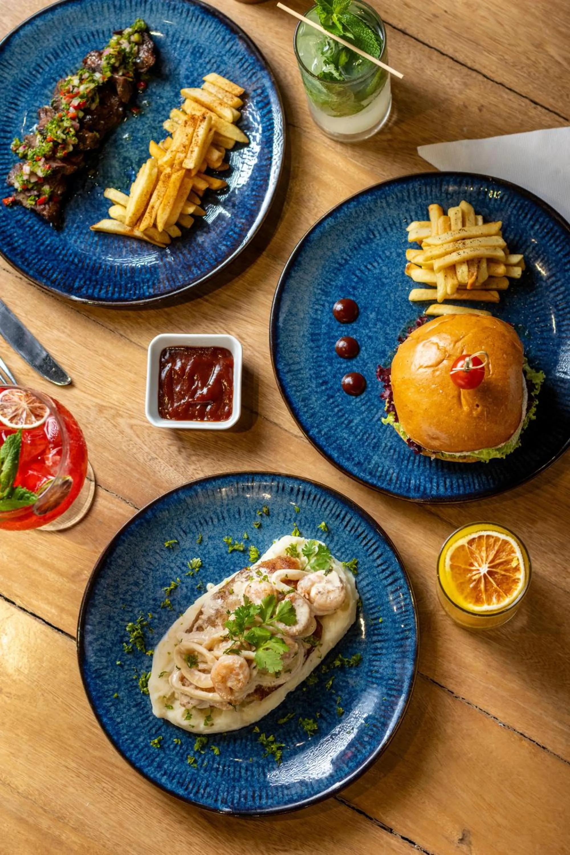 Restaurant/places to eat in Hotel Cartagena Plaza