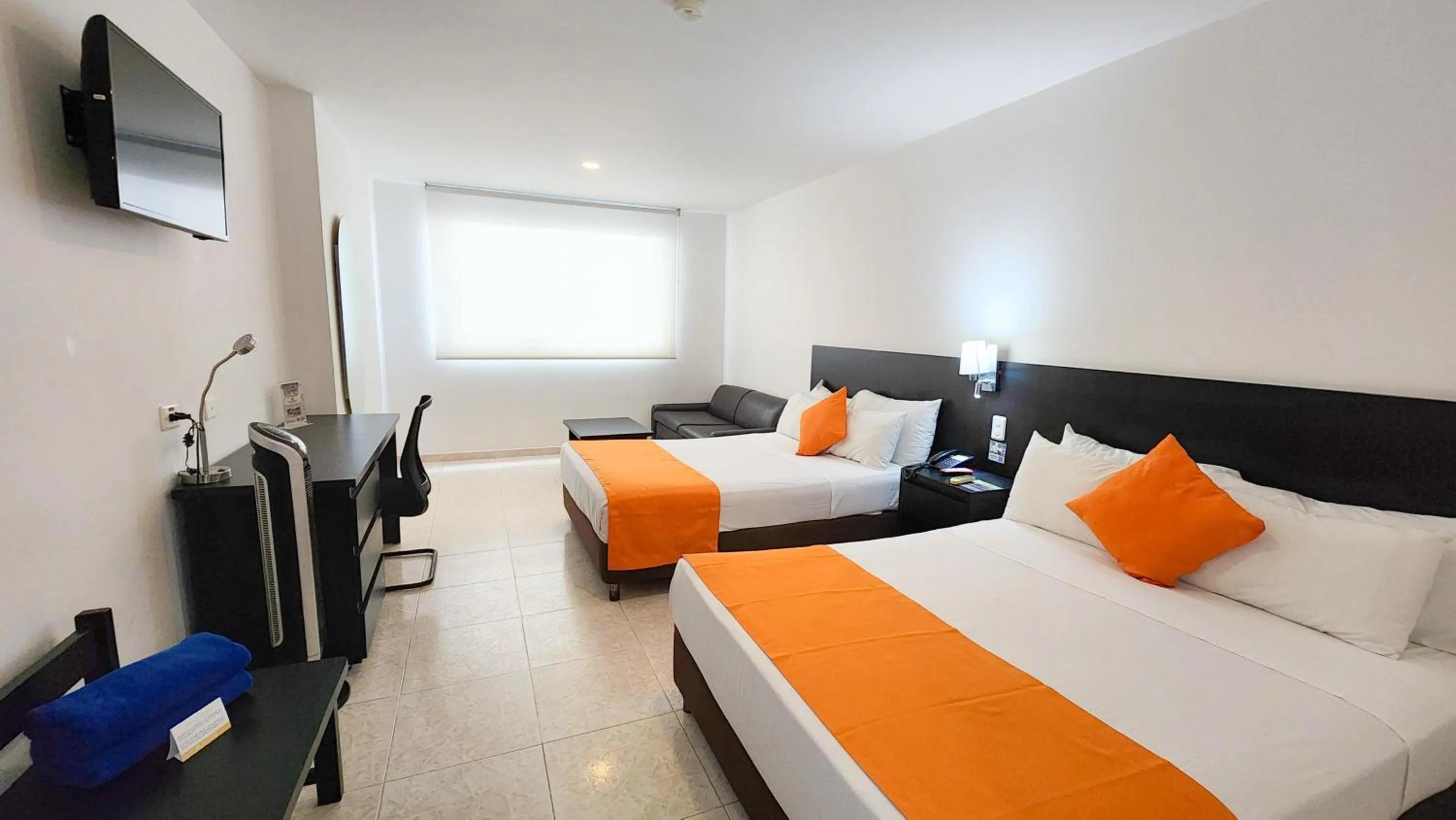 Photo of the whole room, Bed in Hotel Cartagena Plaza