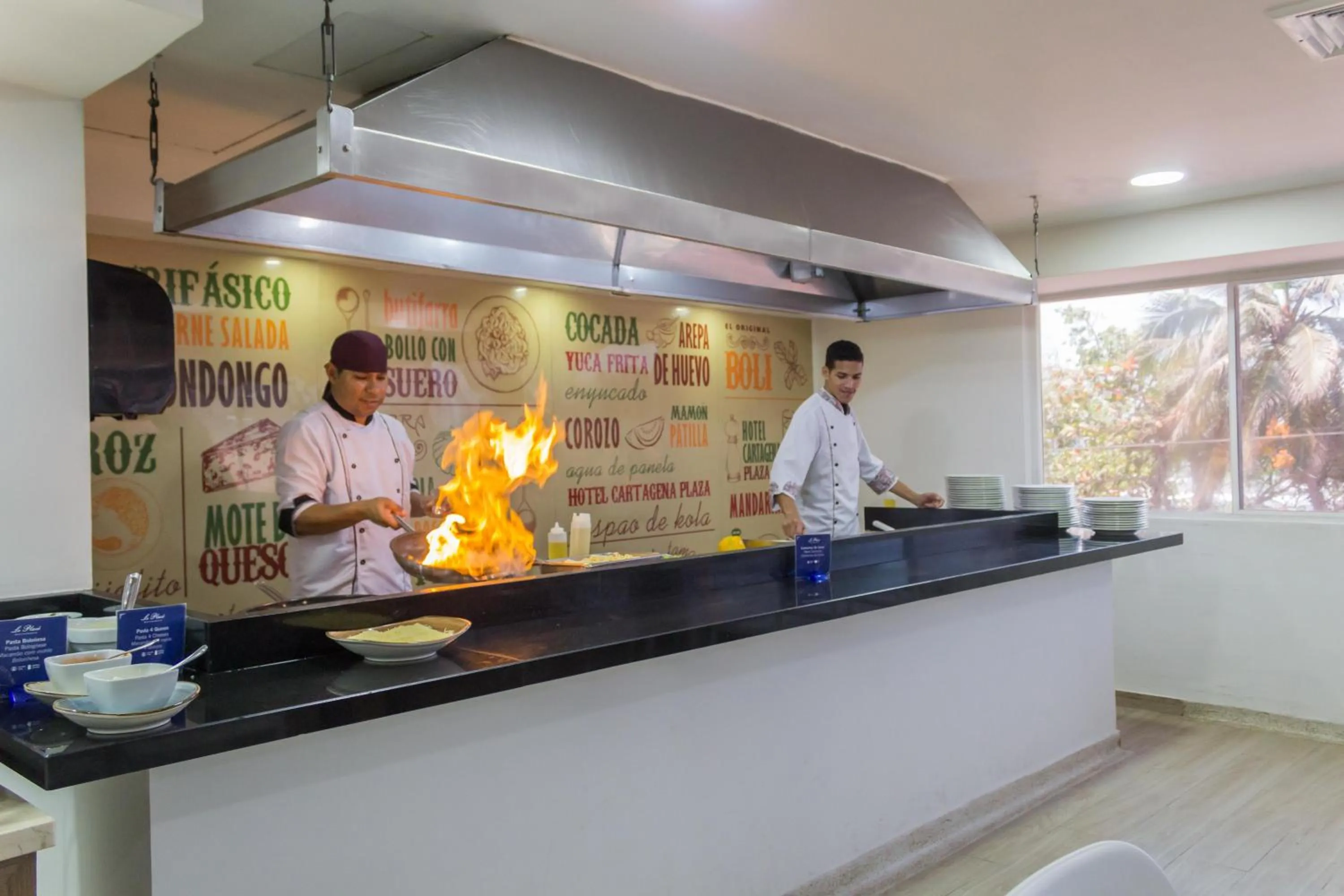 Restaurant/places to eat in Hotel Cartagena Plaza