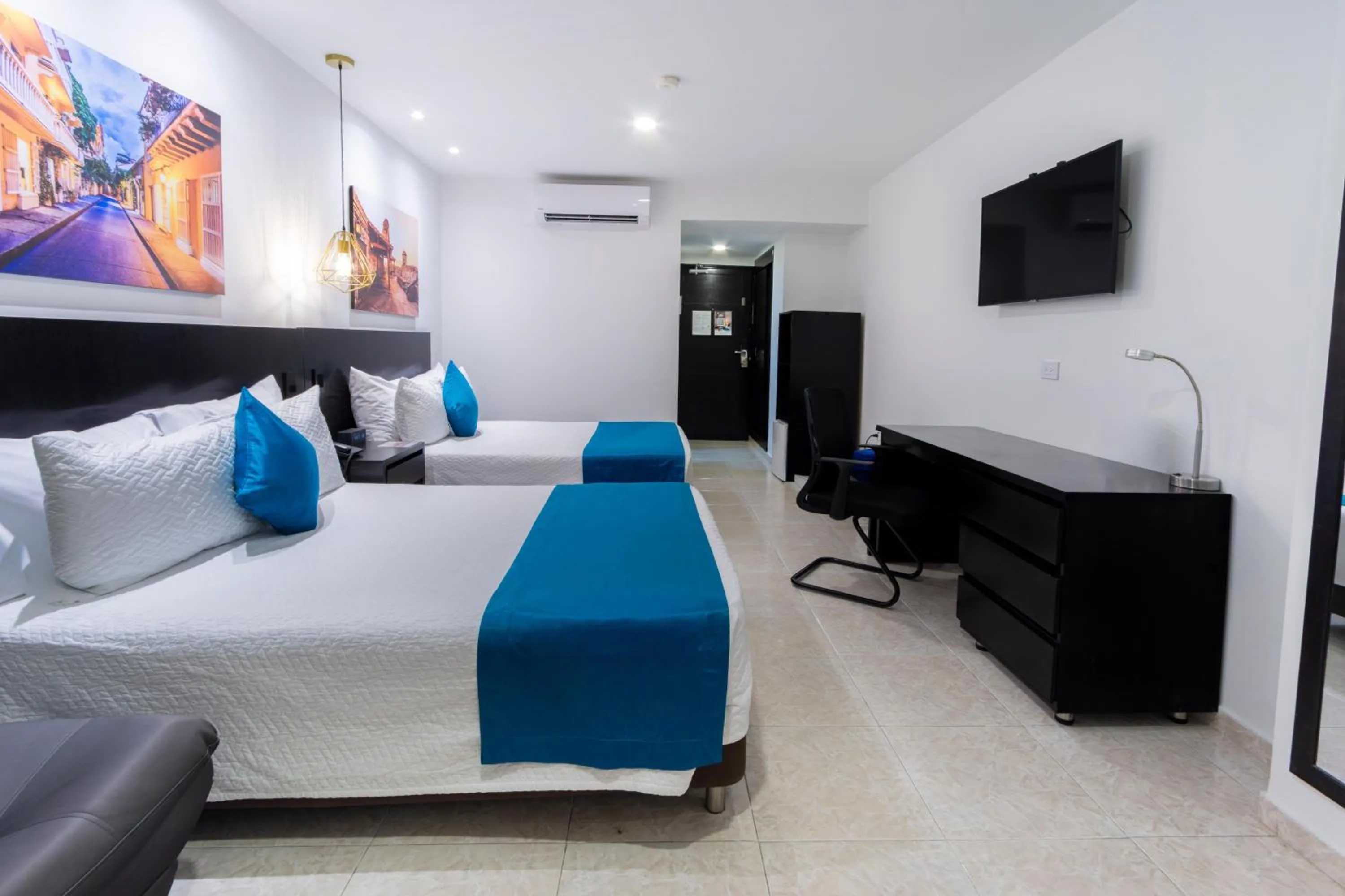 Photo of the whole room, Bed in Hotel Cartagena Plaza