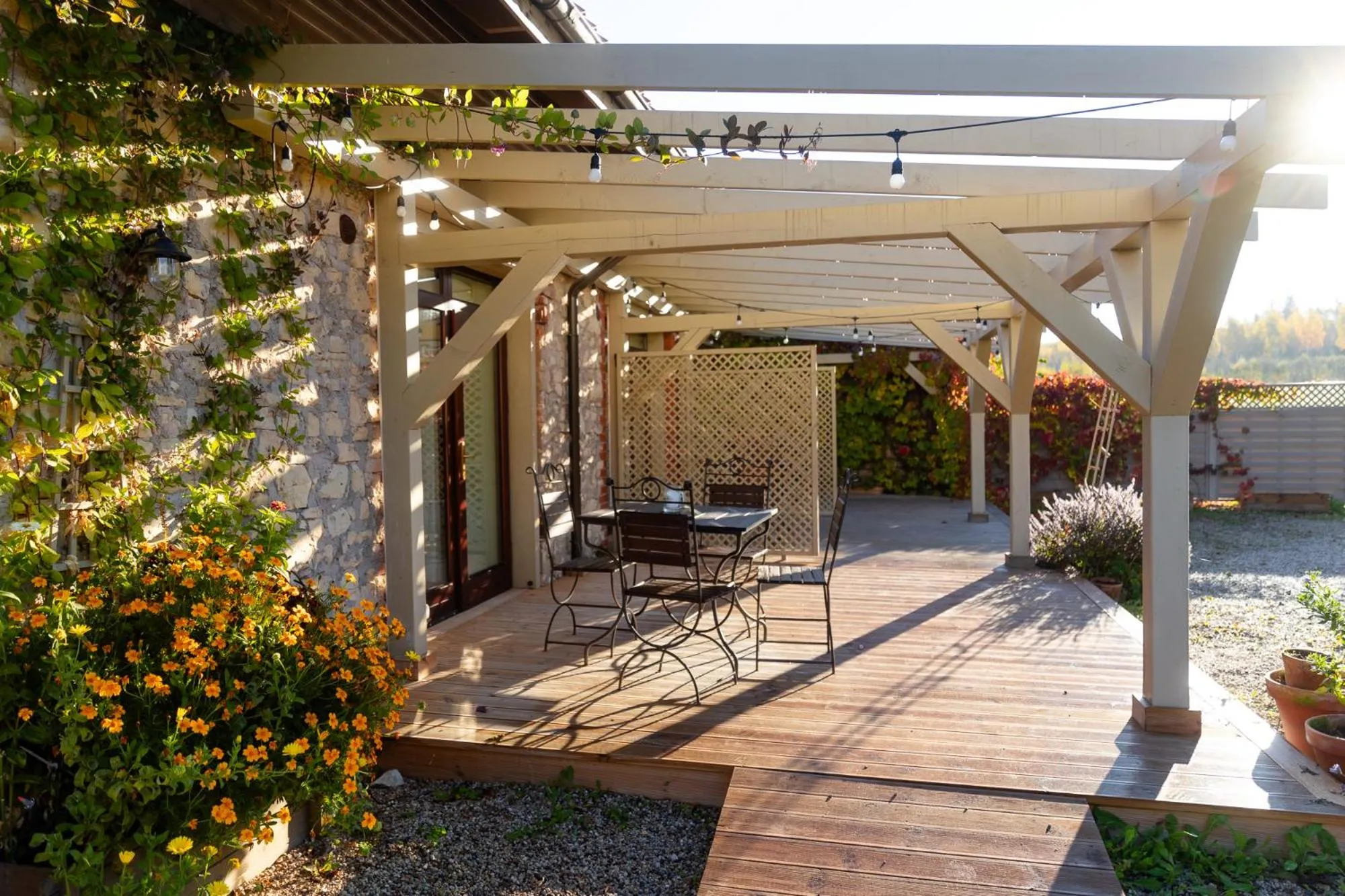 Patio in Karlamuiza Country Hotel