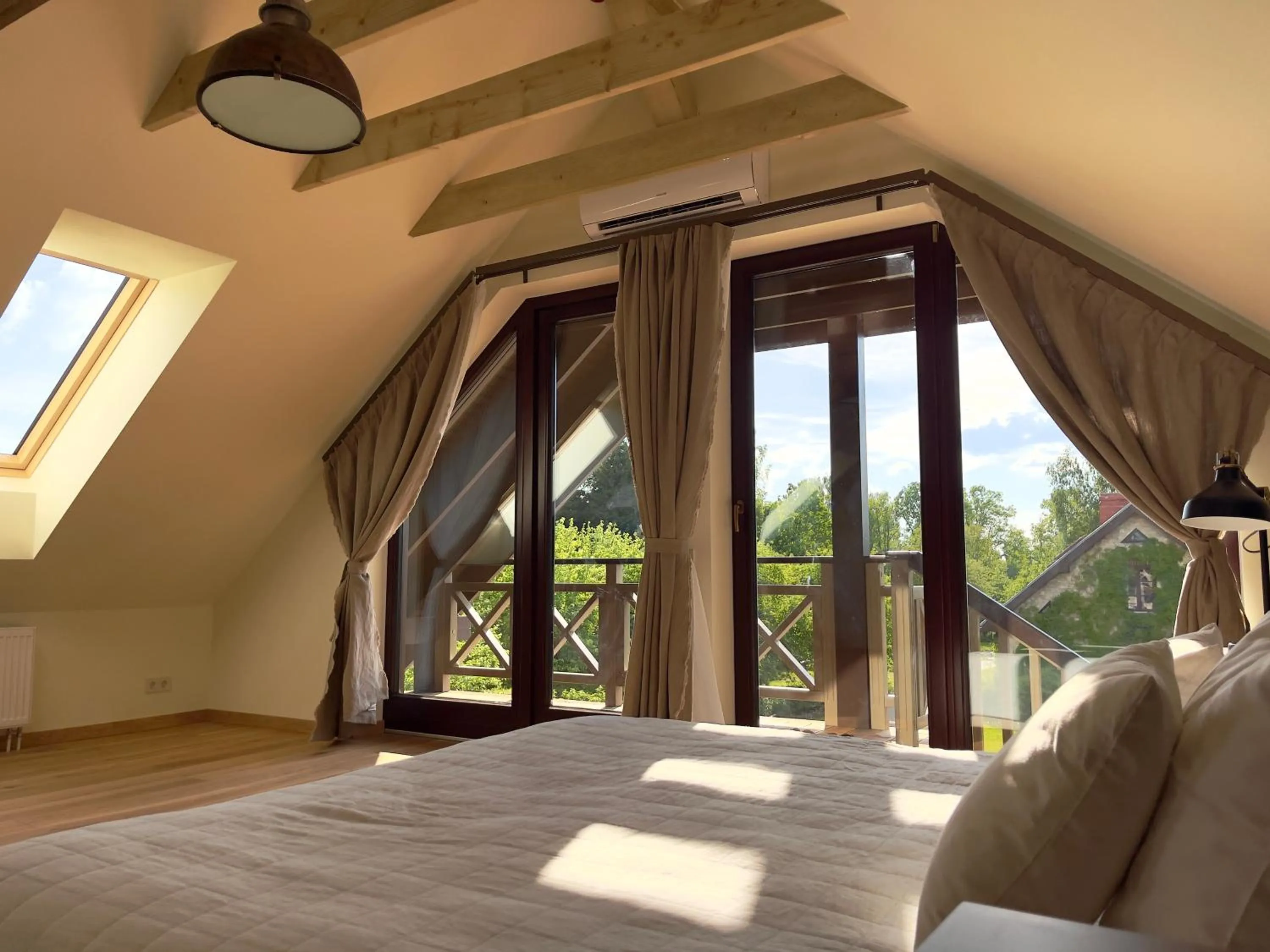 Bed in Karlamuiza Country Hotel