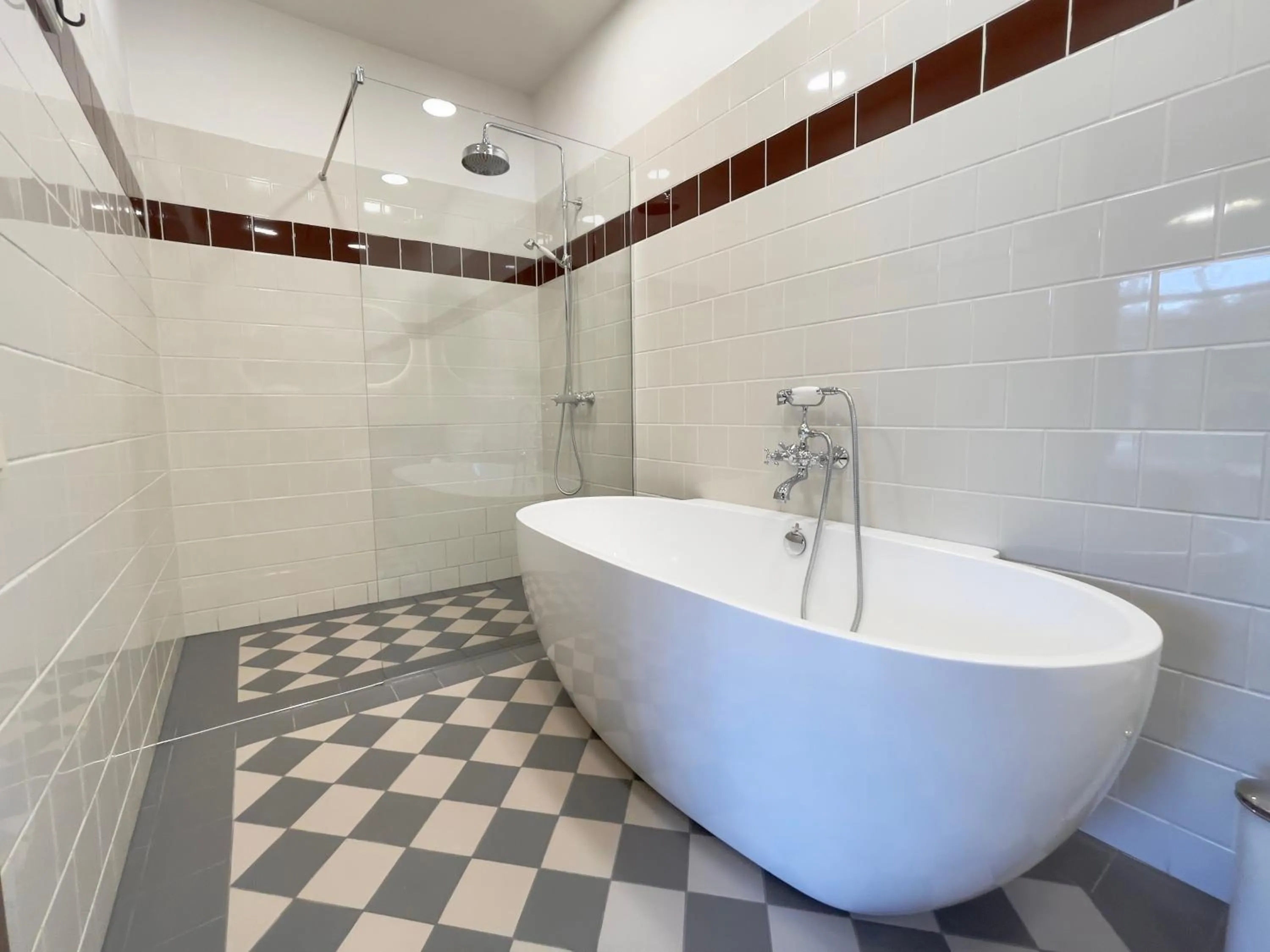 Shower in Karlamuiza Country Hotel