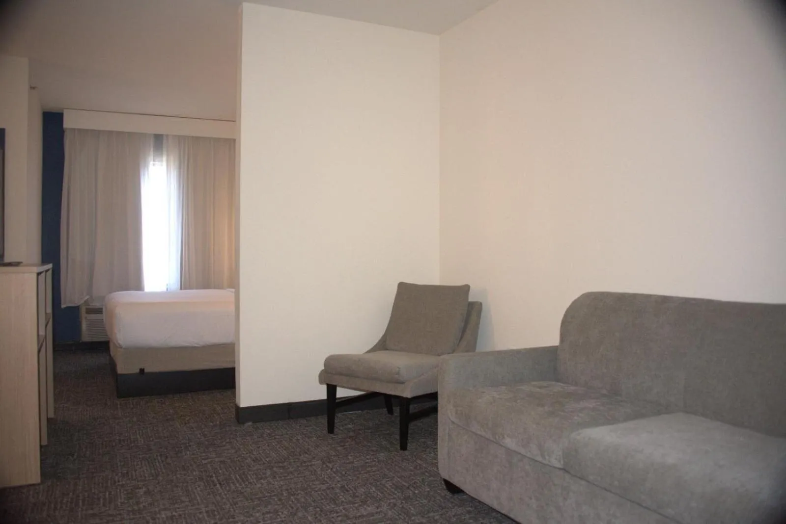 Bed in Ashmore Inn and Suites Amarillo