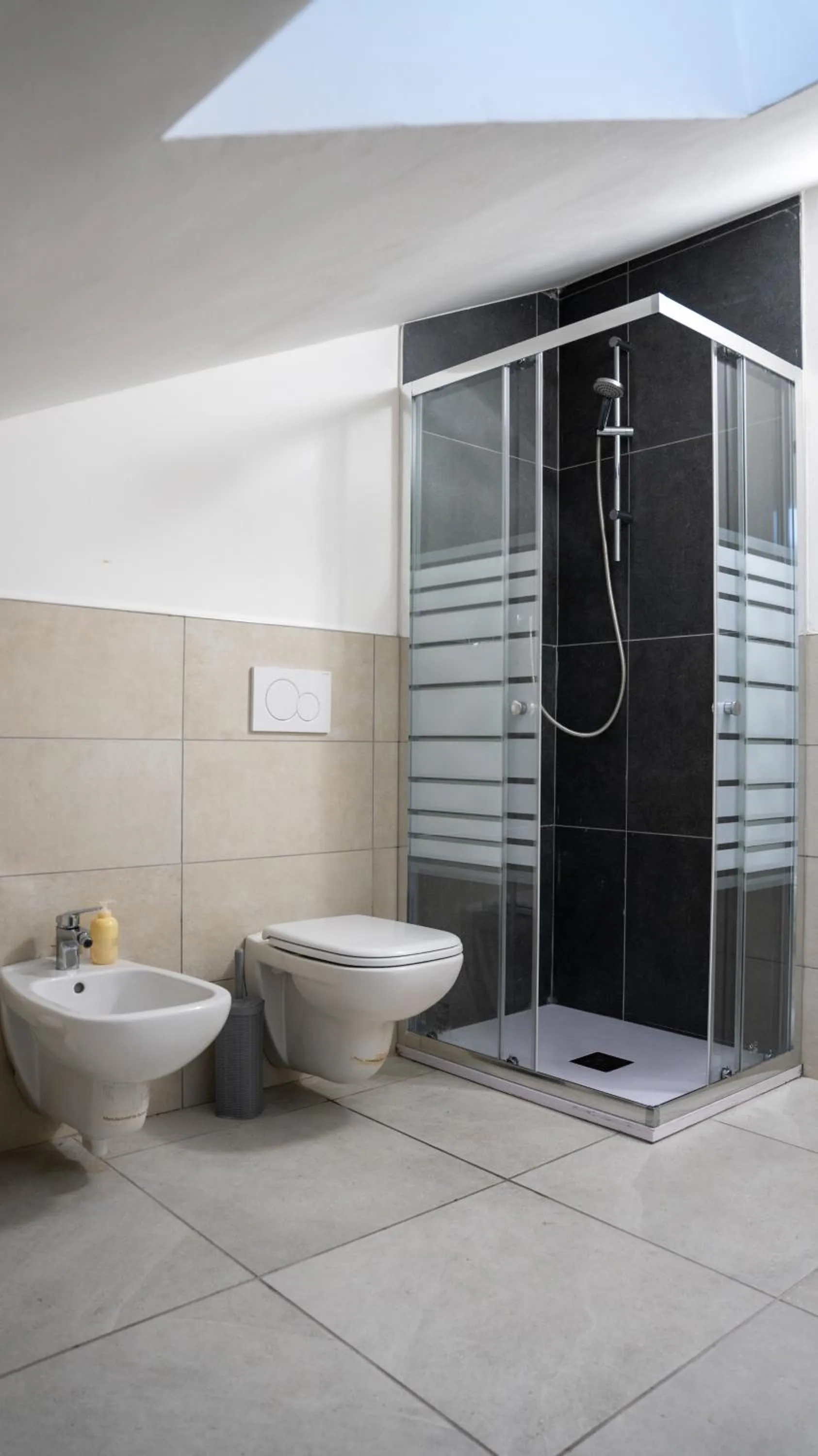 Shower in Conte Durini Apartments & Rooms