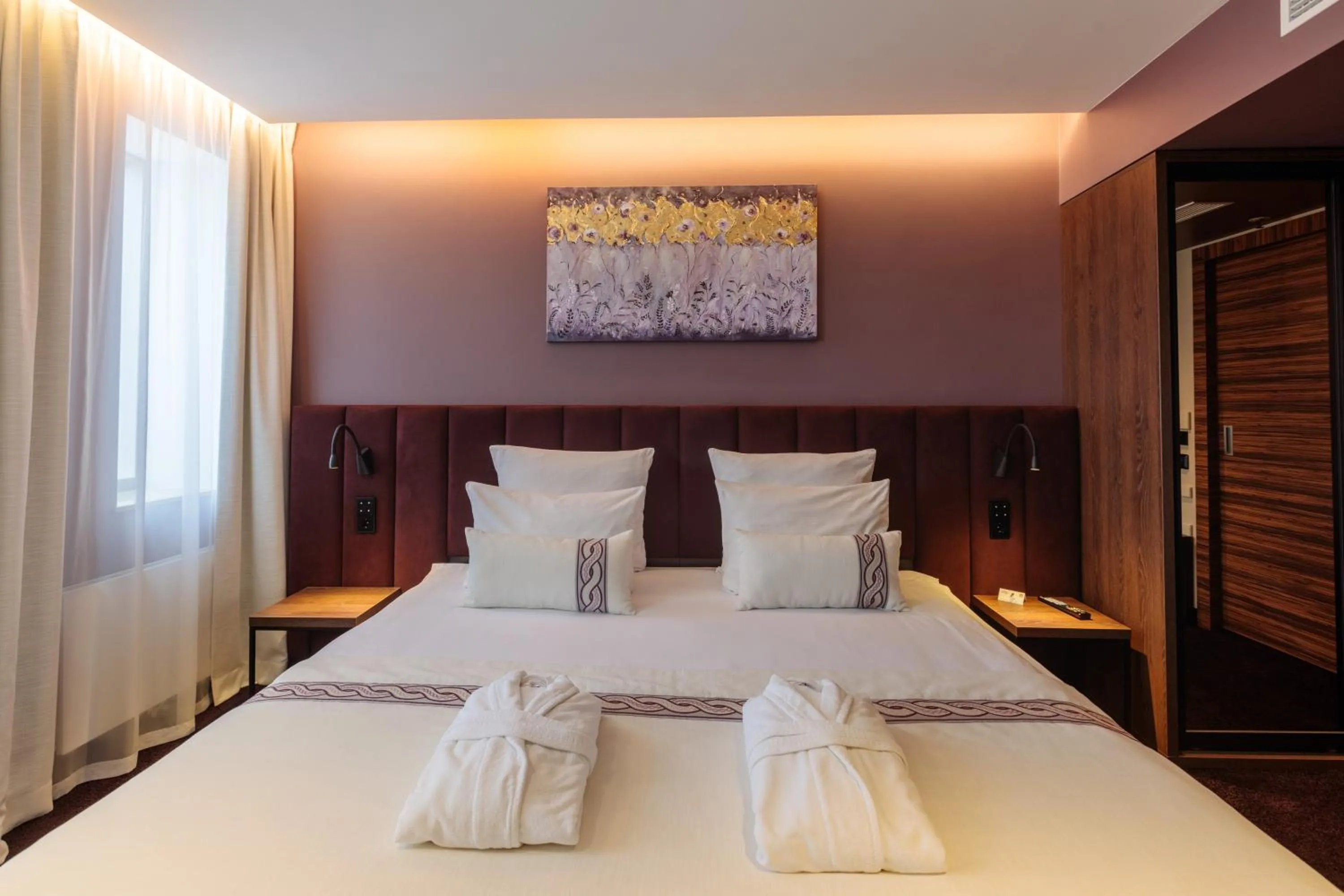 Bedroom, Bed in Avalon Hotel & Conferences