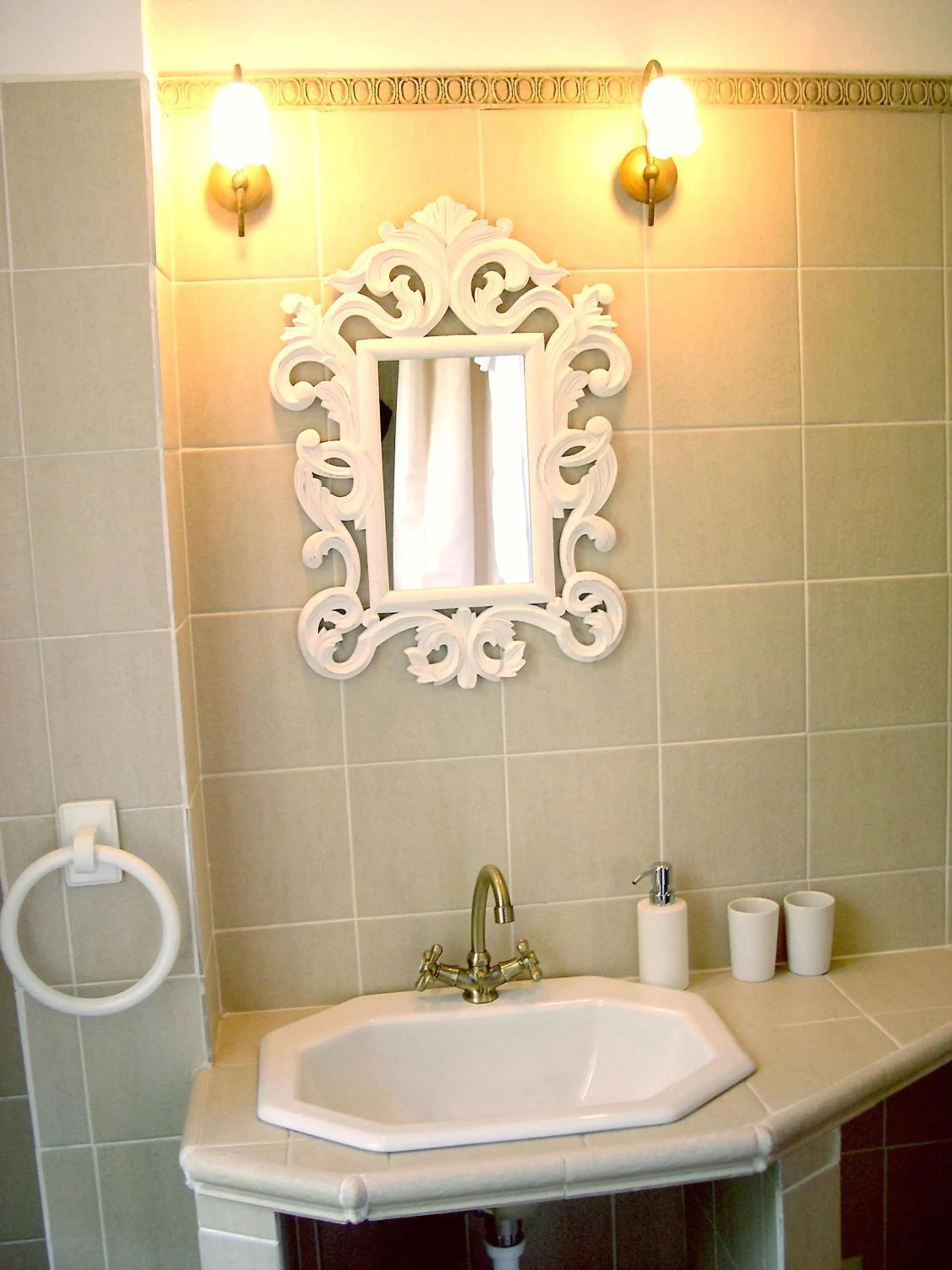 Bathroom in Domaine du Paraïs B&B