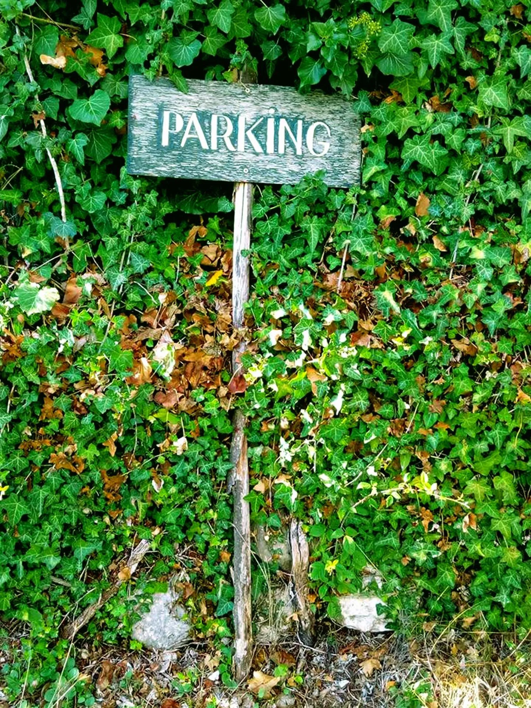 Parking in Domaine du Paraïs B&B