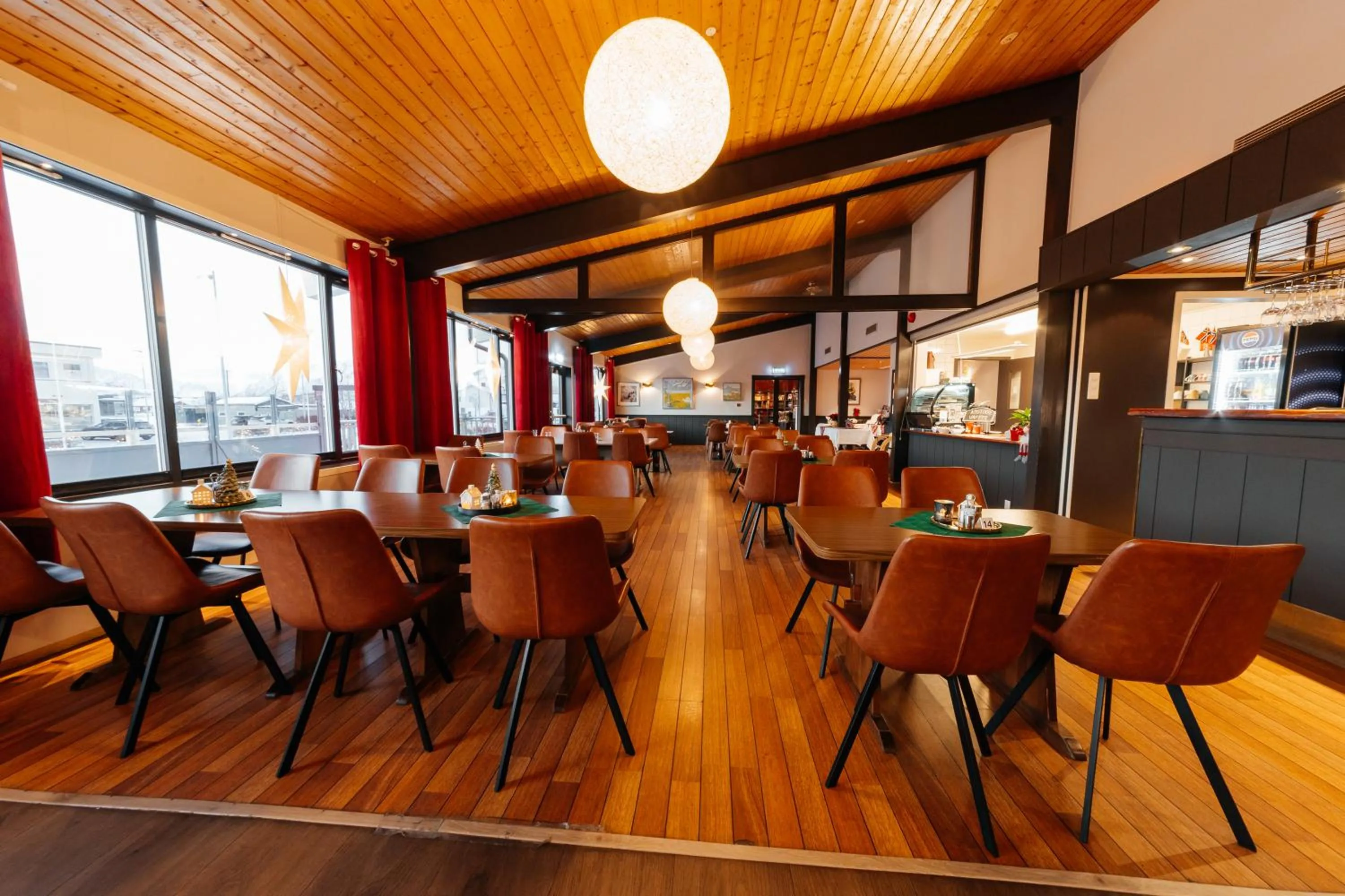 Restaurant/places to eat in Myre Kysthotell