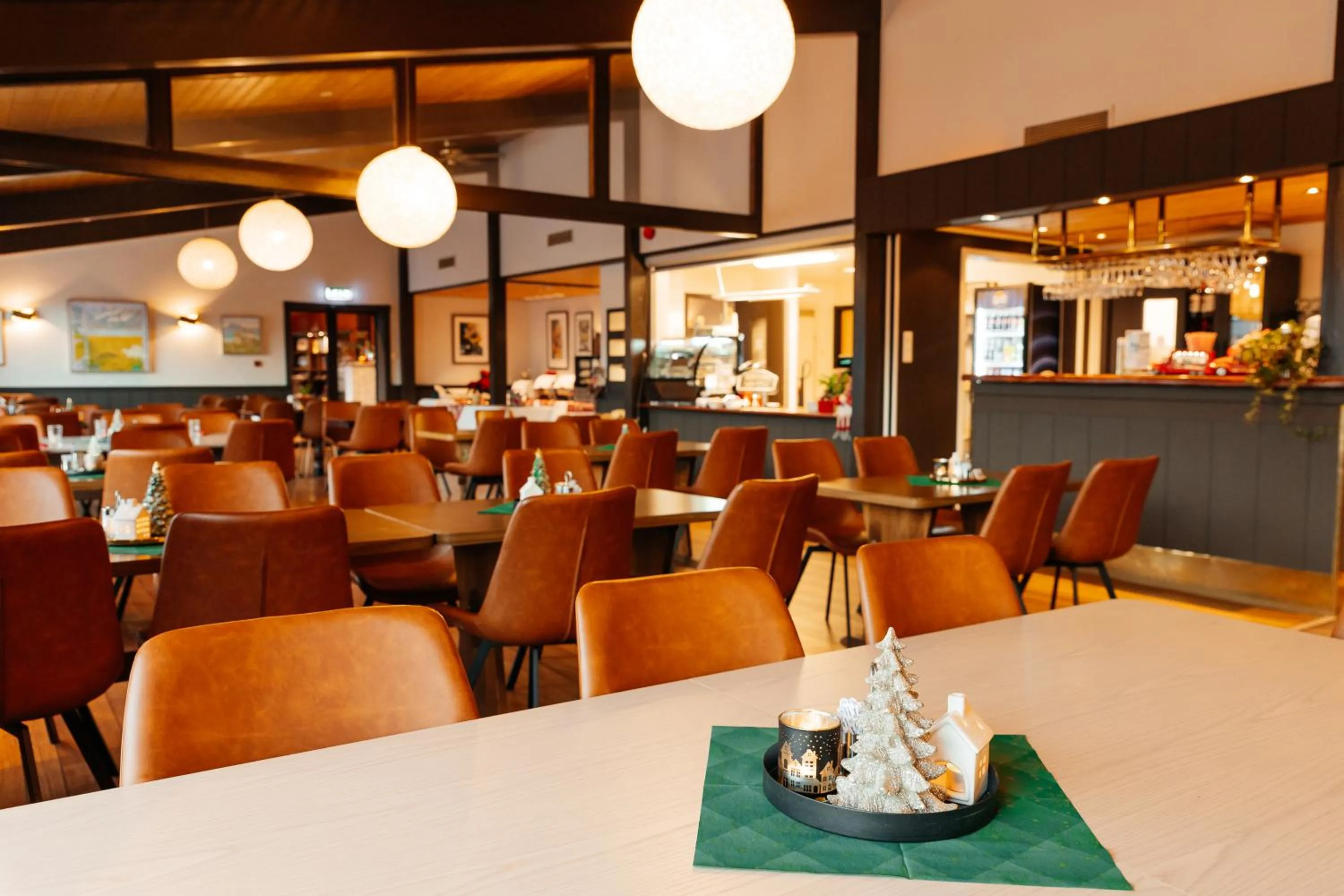 Restaurant/places to eat in Myre Kysthotell