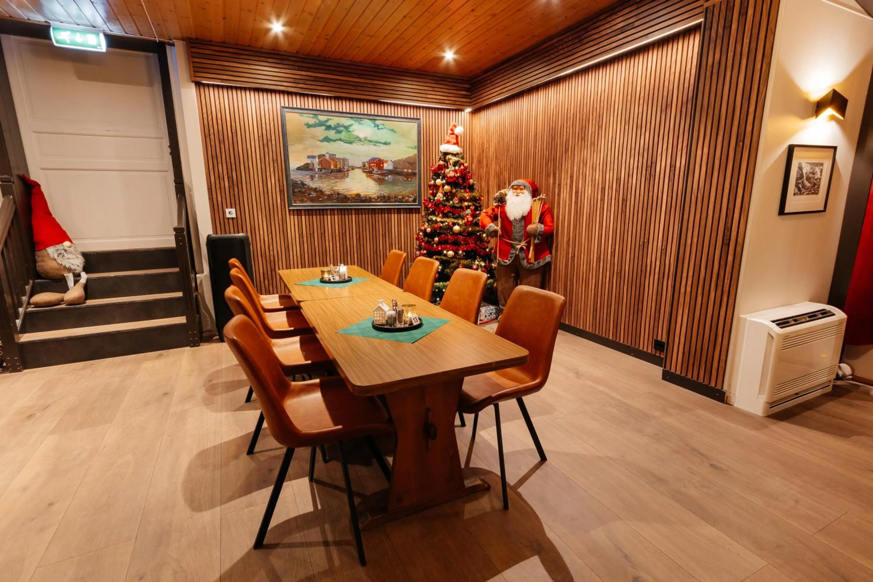 Restaurant/places to eat in Myre Kysthotell