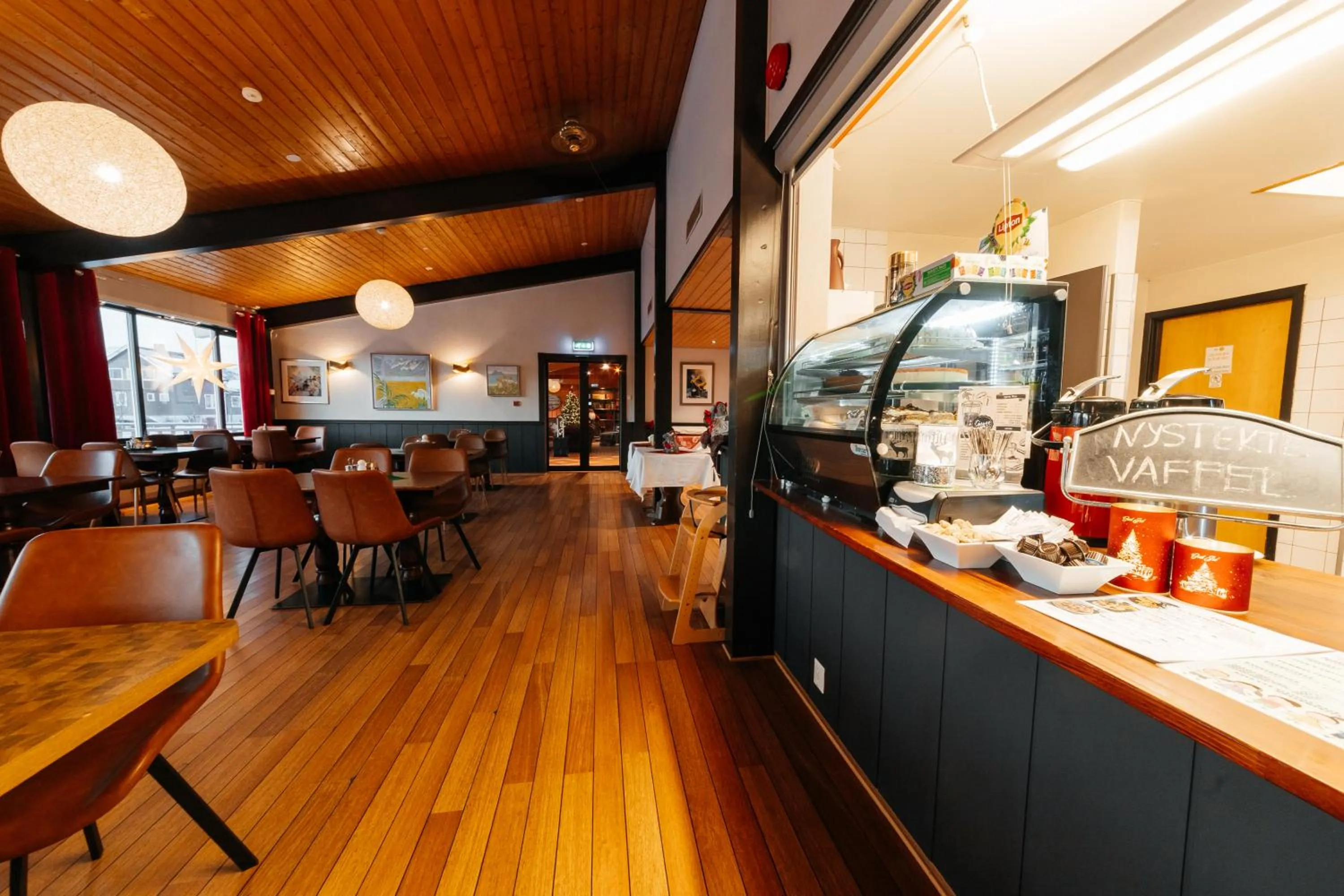 Restaurant/places to eat in Myre Kysthotell