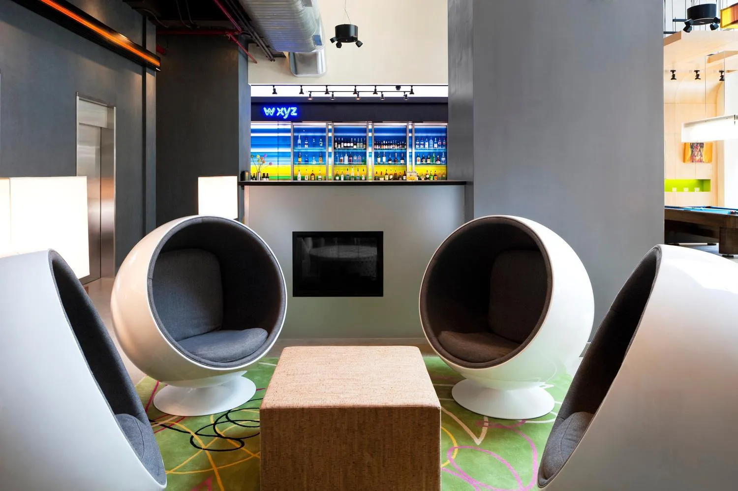 Communal lounge/ TV room in Aloft New York Brooklyn