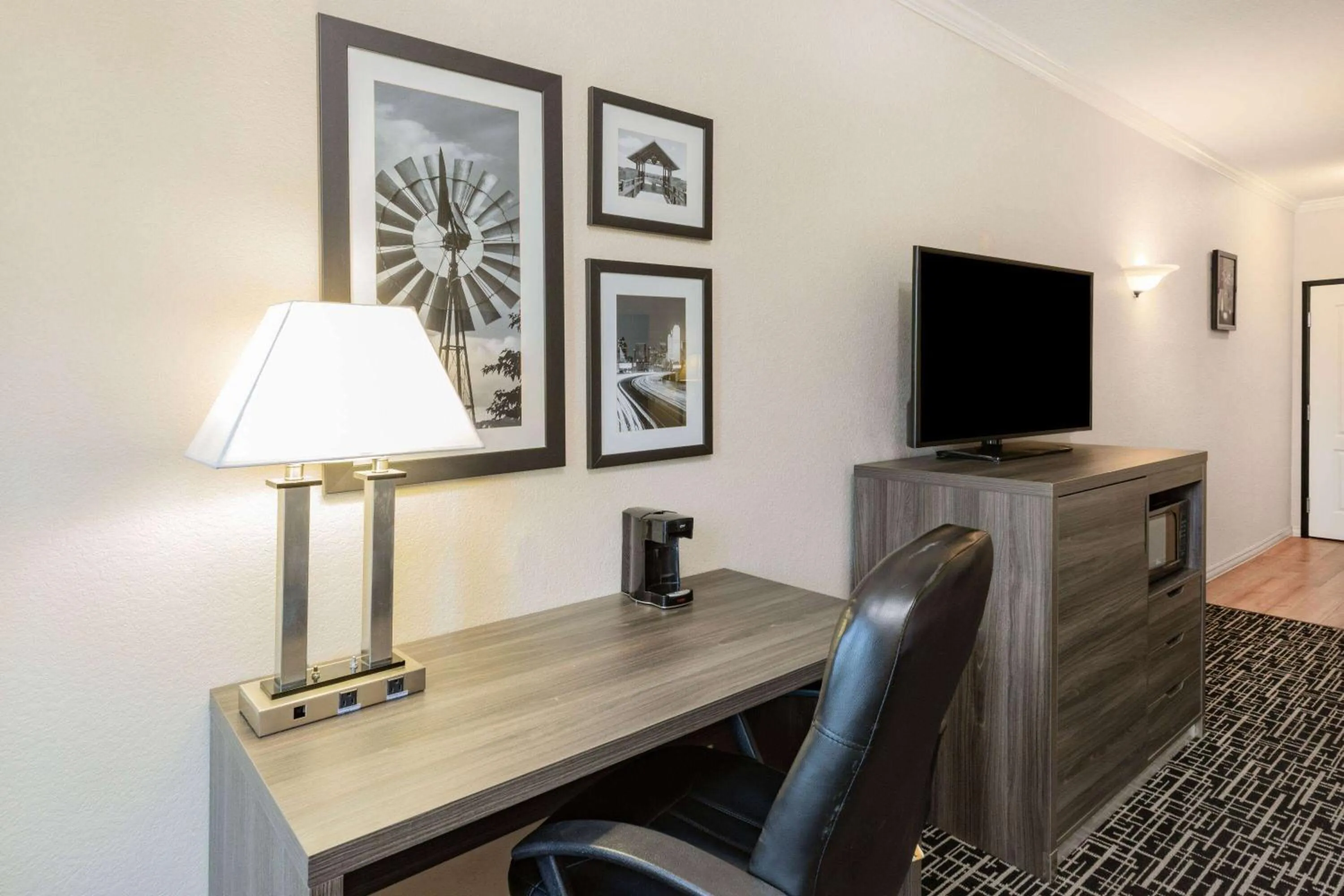 Photo of the whole room in La Quinta by Wyndham Garland Harbor Point